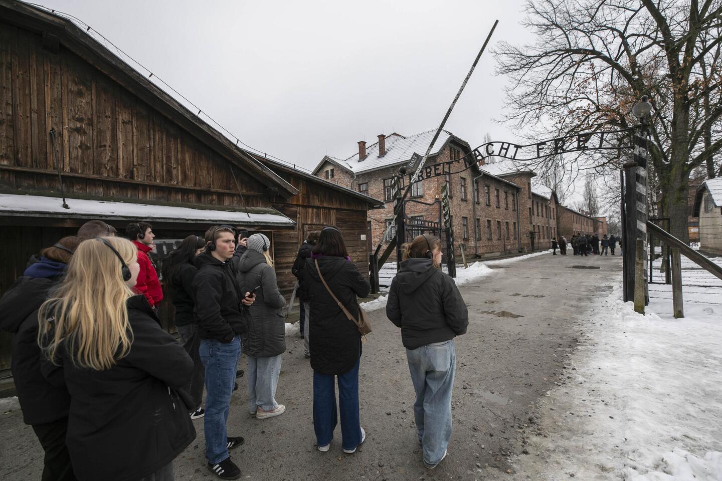 Antwerpse leerlingen bezoeken Auschwitz-Birkenau: “Het was één grote ...