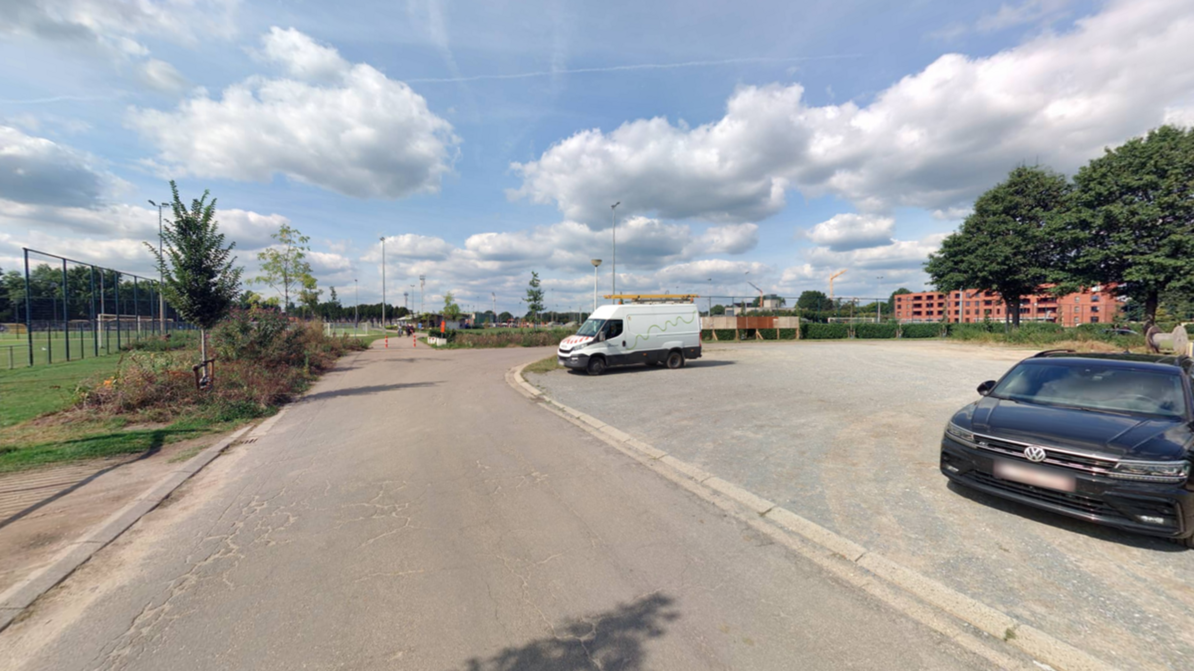 De Leunen krijgt nieuwe stoepen en verkeersdrempel