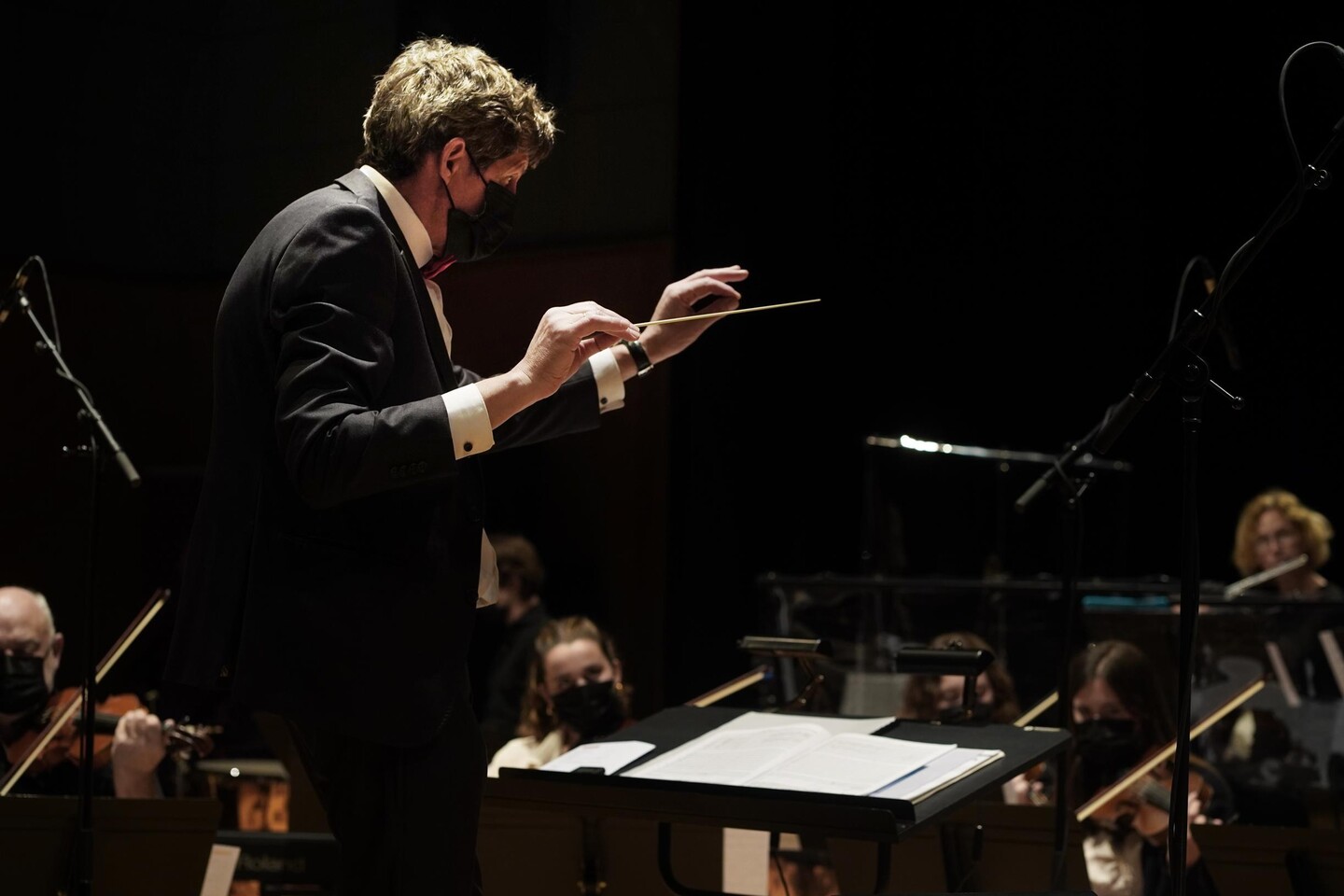 Corona maakt nieuwjaarsconcert academie niet evident: veel lege stoelen  maar toch volle sound en luid applaus | Nieuwsblad