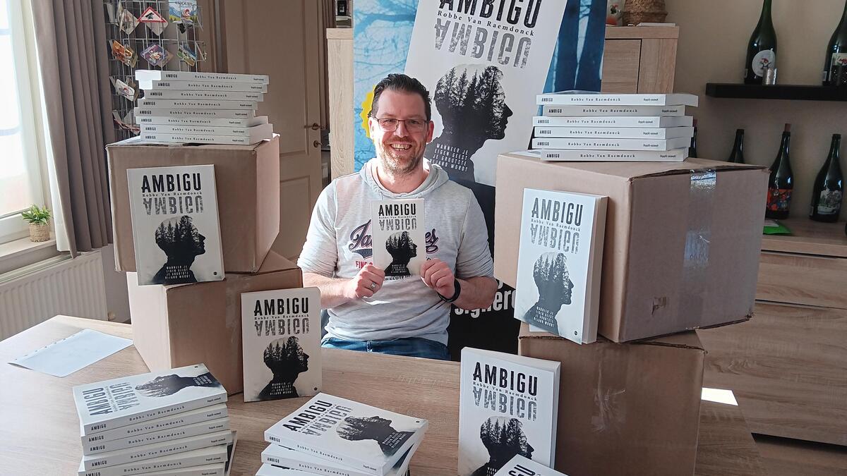 Lier verwelkomt thrillerauteur Robbe Van Raemdonck tijdens ...