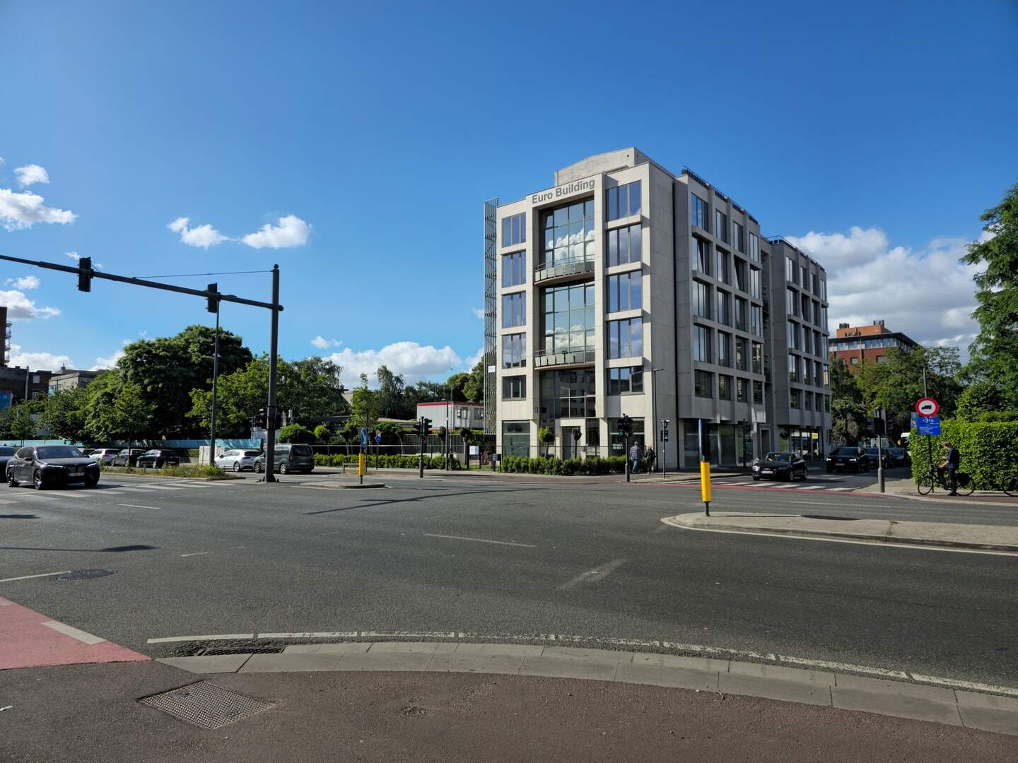 Euro Building, op de hoek van de Plantin en Moretuslei en de Montensstraat in Borgerhout.