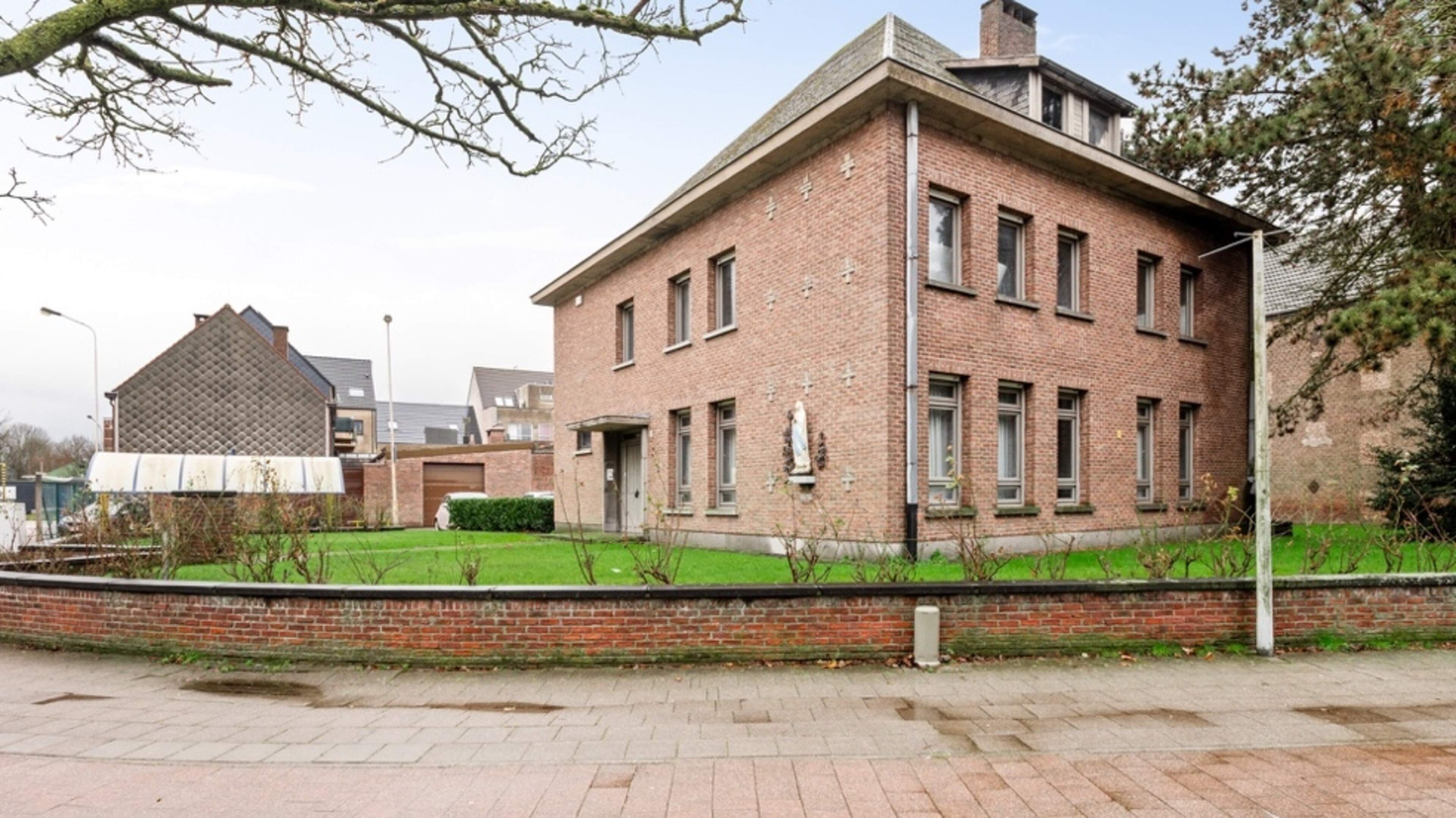 Voormalige pastorie in Schelle wordt in verkoop gebracht als projectgrond