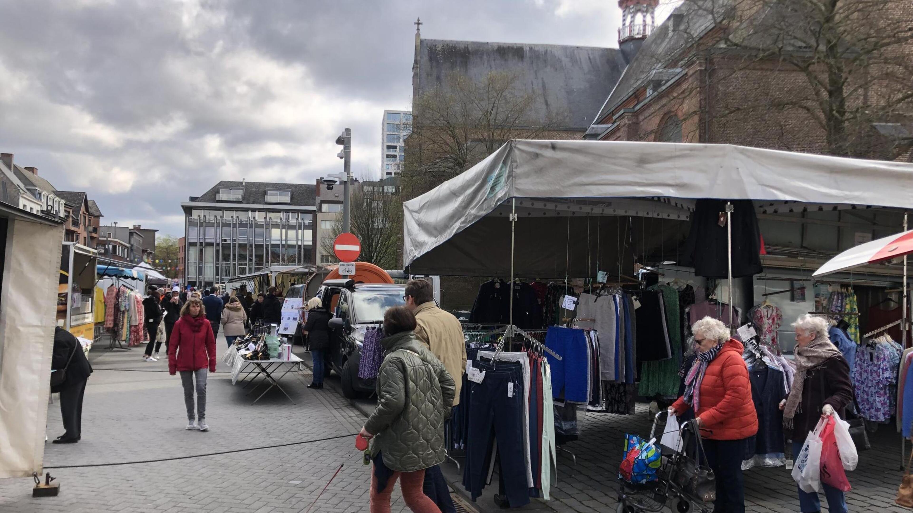 Zaterdagmarkt verhuist tijdens eindejaarsperiode: “Kramen staan aan het kasteel en De Warande”