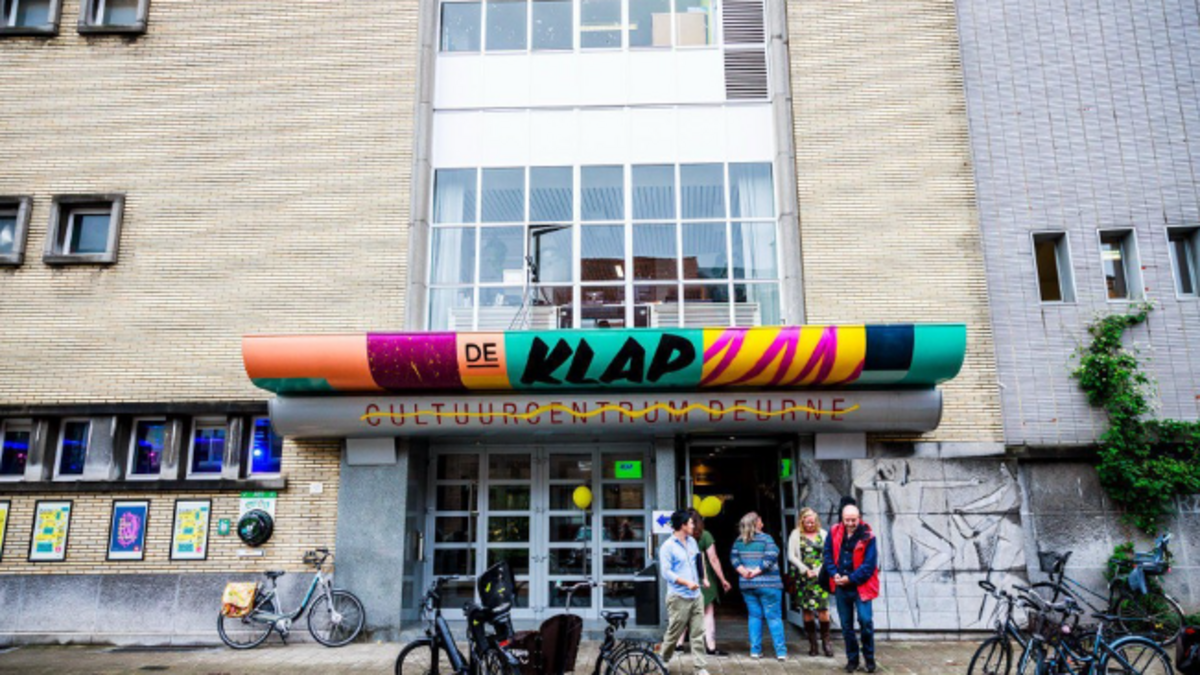 Monologue about intergenerational comfort to be seen during the tenth Love At First Sight Festival in De Klap