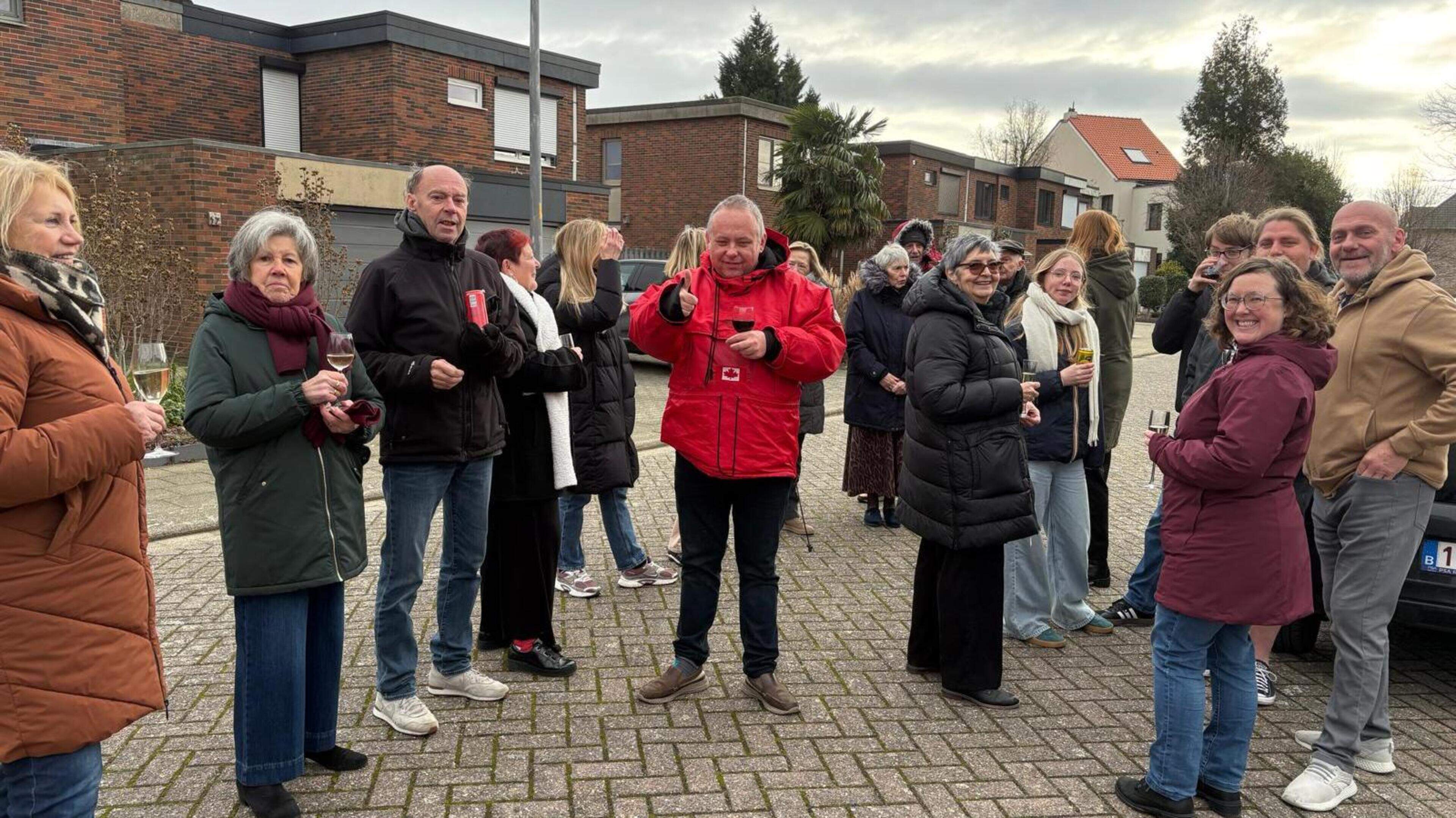 Bewoners Jan Frans Boeckstuynsstraat klinken meteen op het nieuwe jaar: “Het is een traditie geworde