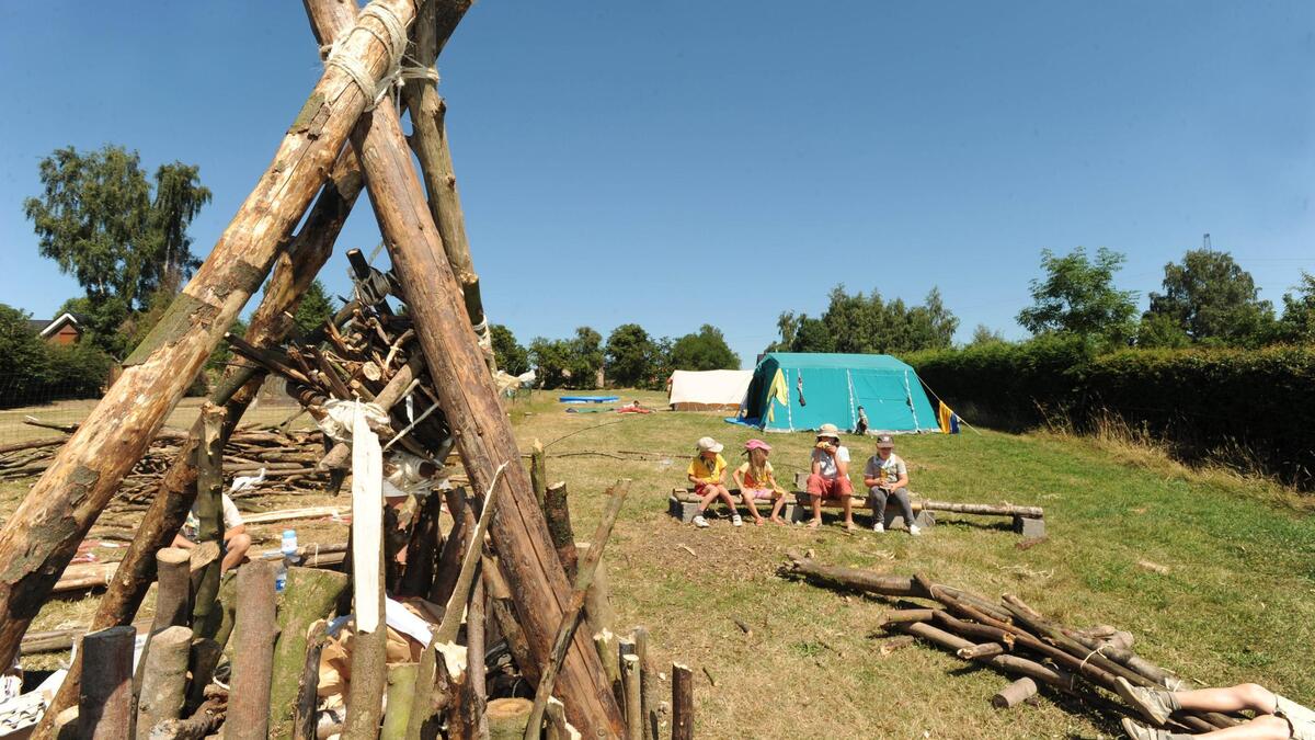 scoutskamp-met-7-jarige-meisjes-stopgezet-na-intimidatie-door-lokale