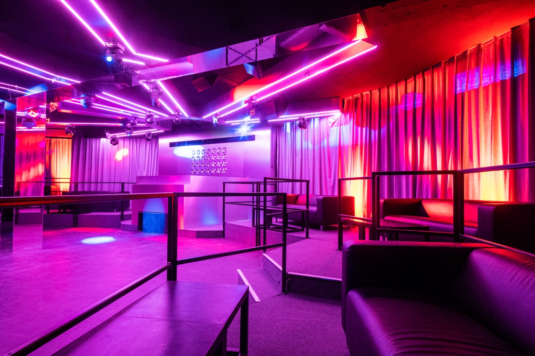 Club Roxy op het Eilandje heropent na grondige make-over: “Geen ‘tuxedo ...