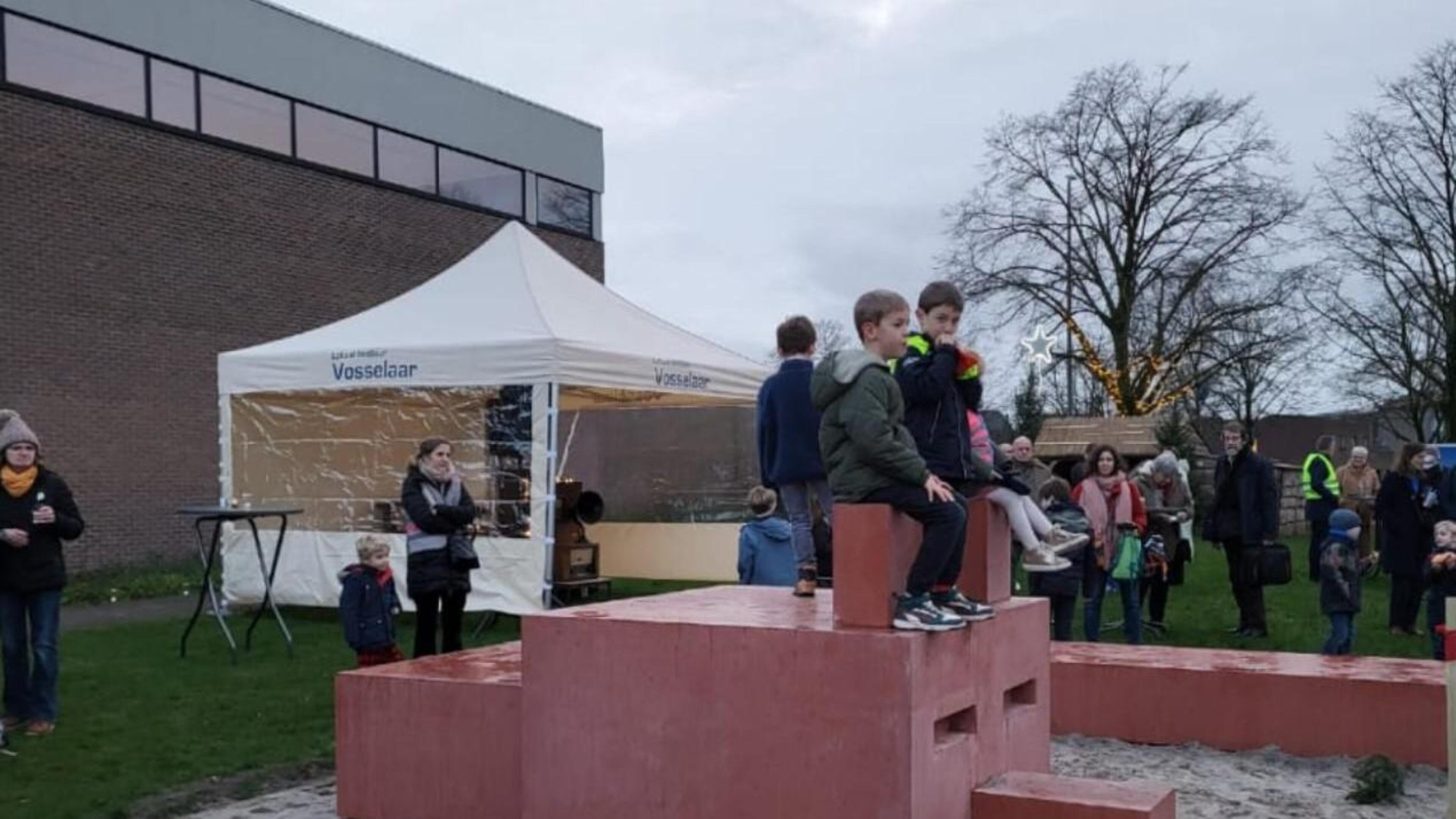 Nieuw kunstwerk De Vos ingehuldigd tijdens Kerst aan De Moer (Vosselaar)