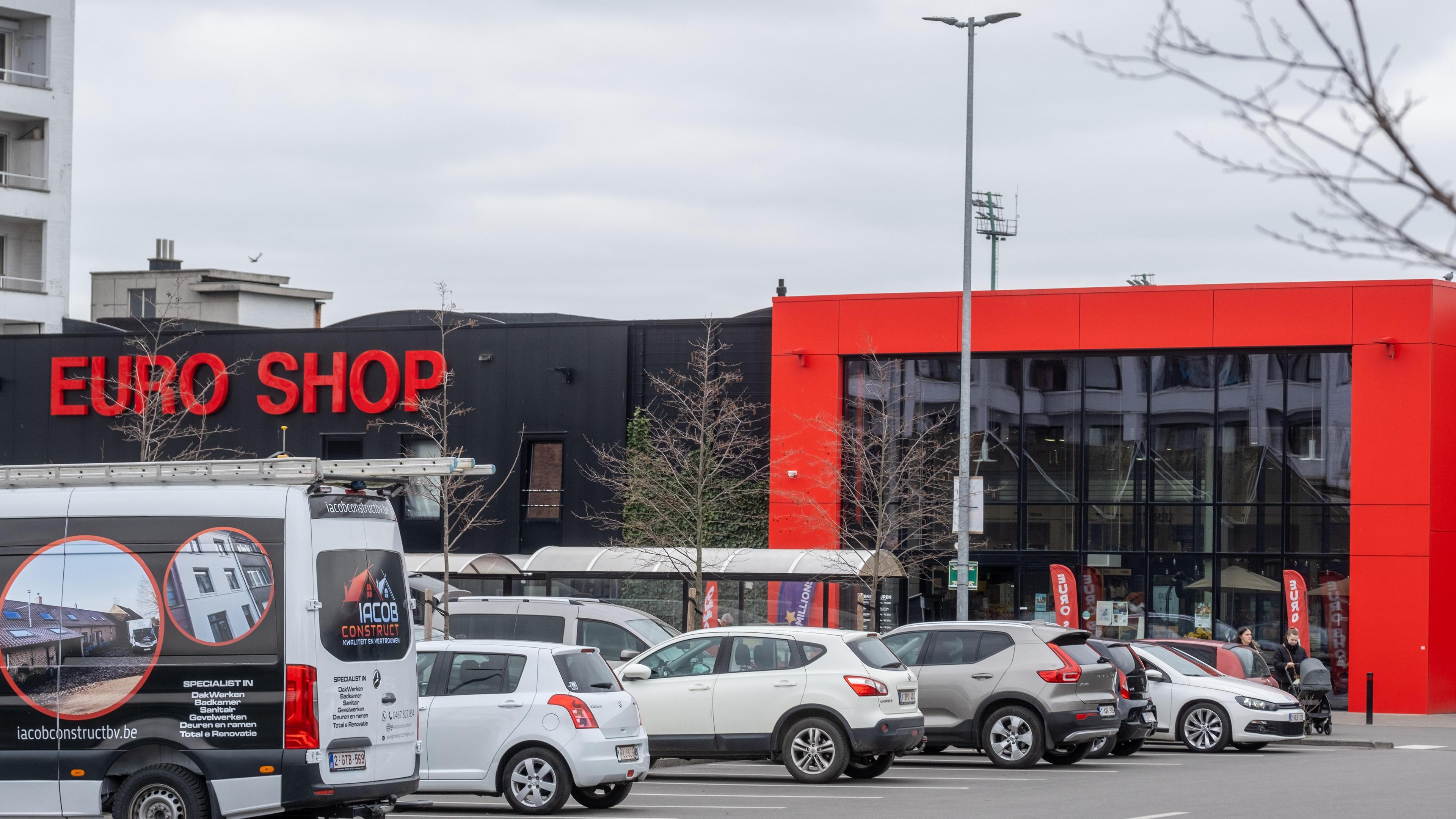 Procureur vraagt internering van vrouw na diefstallen met geweld en weerspannigheid: “Ze wrikte zelf