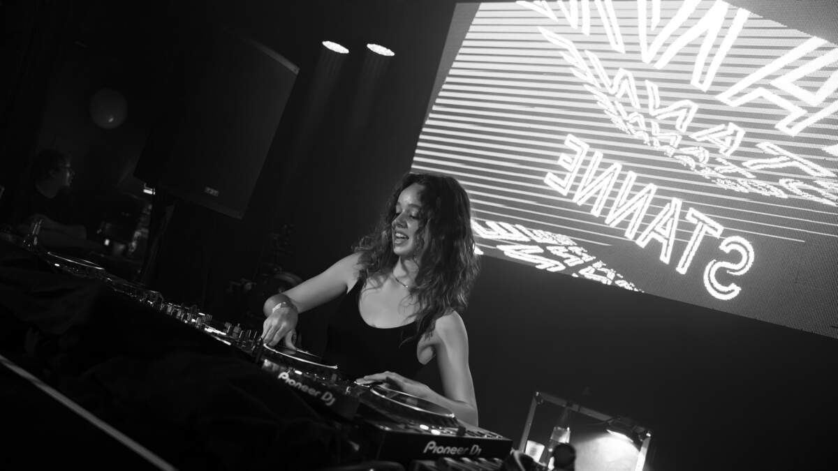 Deejay Stanne (17) mag draaien op Tomorrowland: “Niet ontdekt via talentenjacht, maar keihard voor gewerkt”