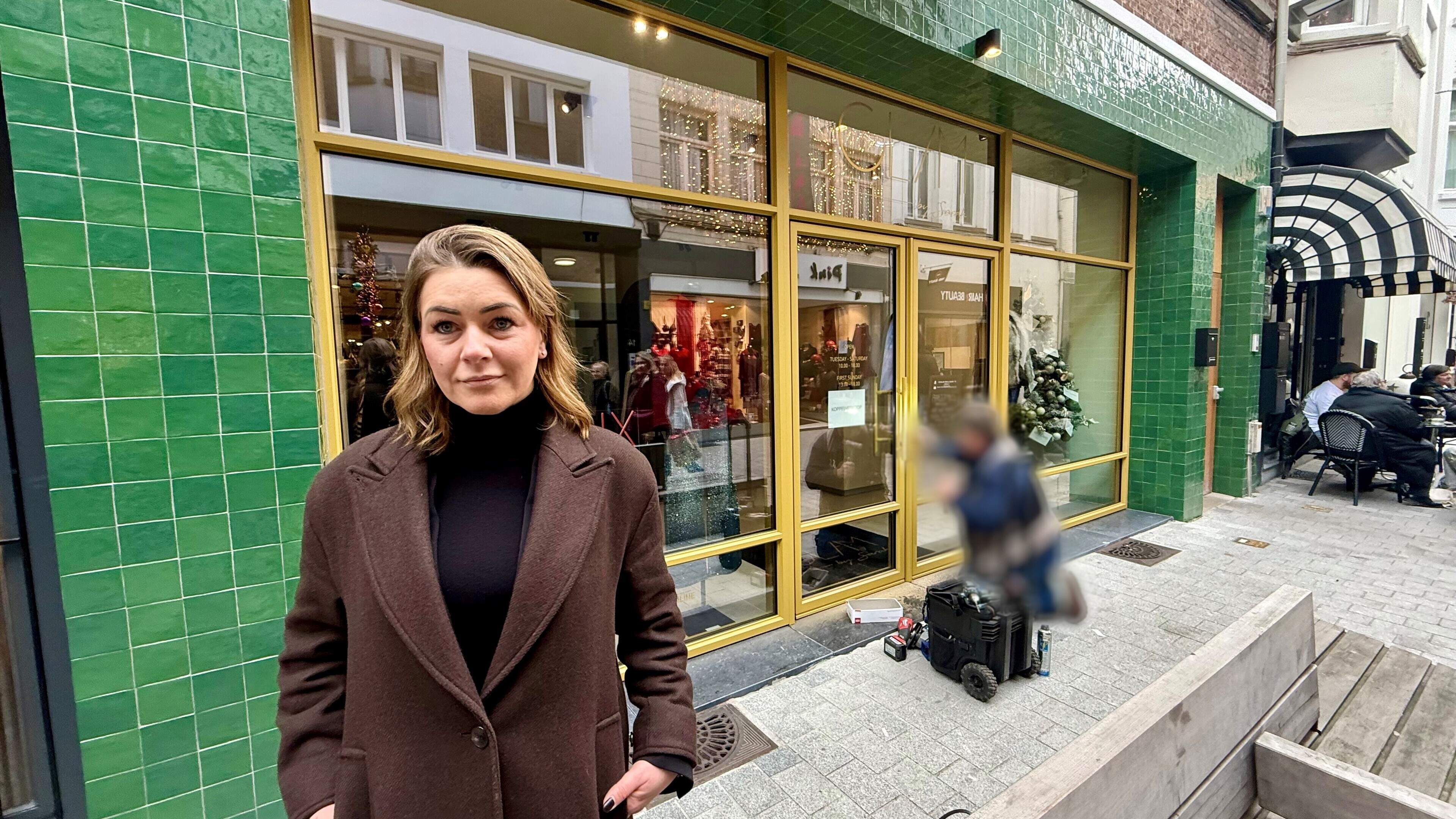 Inbraakpoging sluit Sarah (39) urenlang buiten in haar eigen damesboetiek: “Op een topdag kost me di