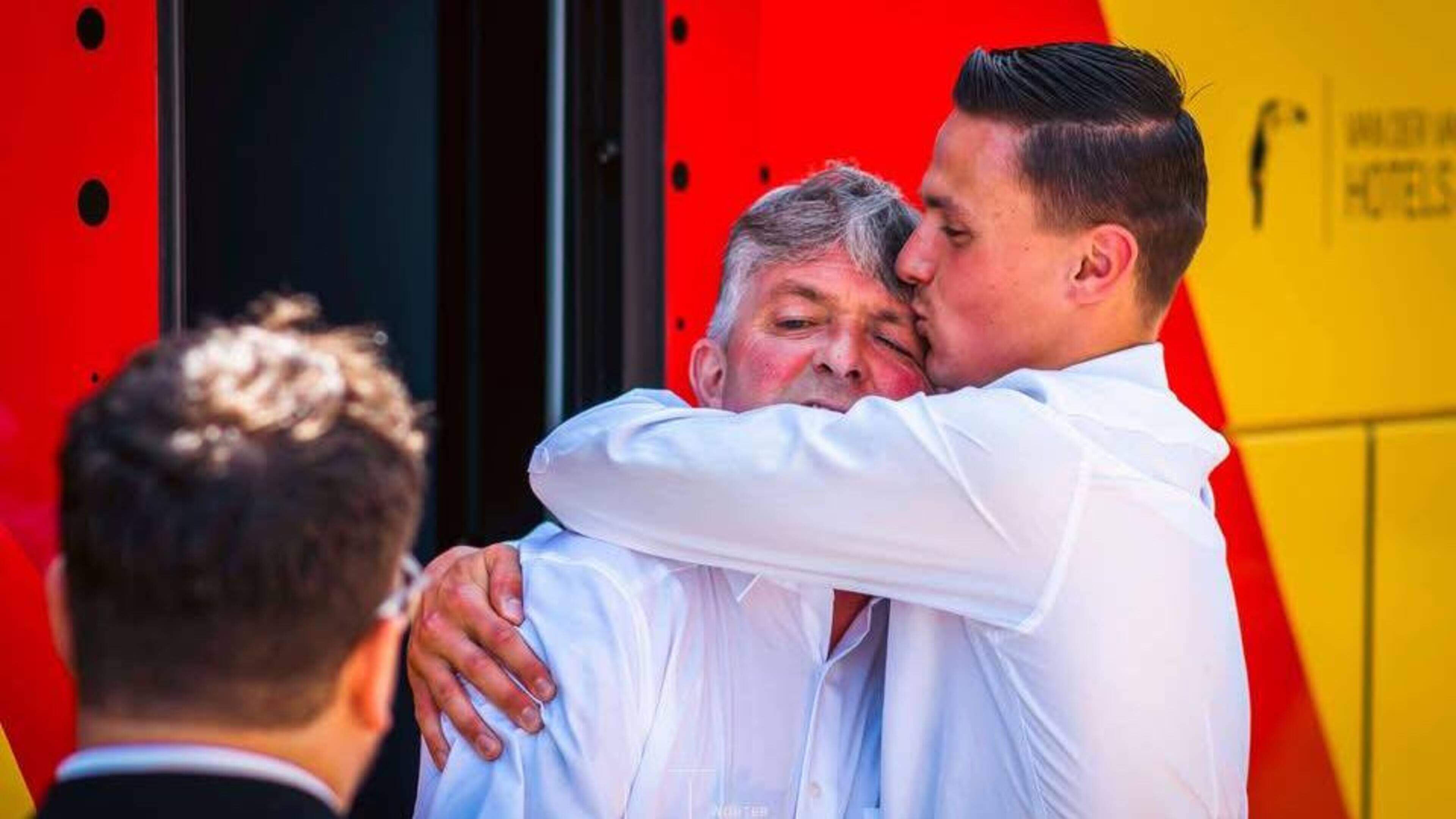 KV Mechelen in rouw na dood van buschauffeur Pascal, zoon Enzo reageert aangeslagen: “Papa zal hierb