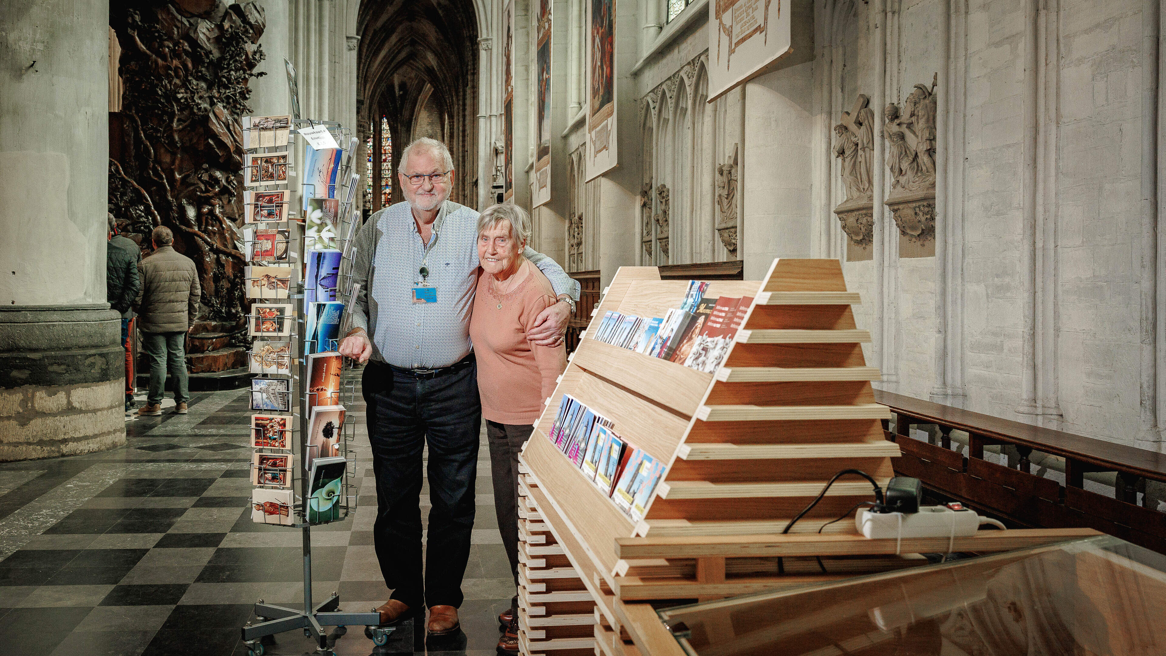 Liza verwelkomt op haar 88ste nog altijd bezoekers in Mechelse kathedraal: “Zelfs als ik er niet ben
