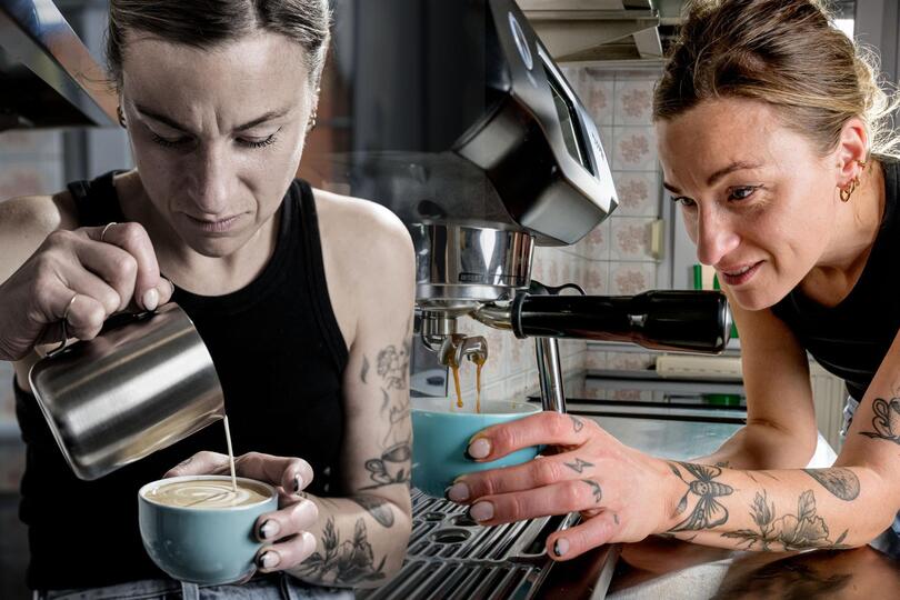 Barista Joke De Coninck zet ook thuis koffie met een semiprofessioneel toestel: “Eigenlijk raad ik dat niet aan.”