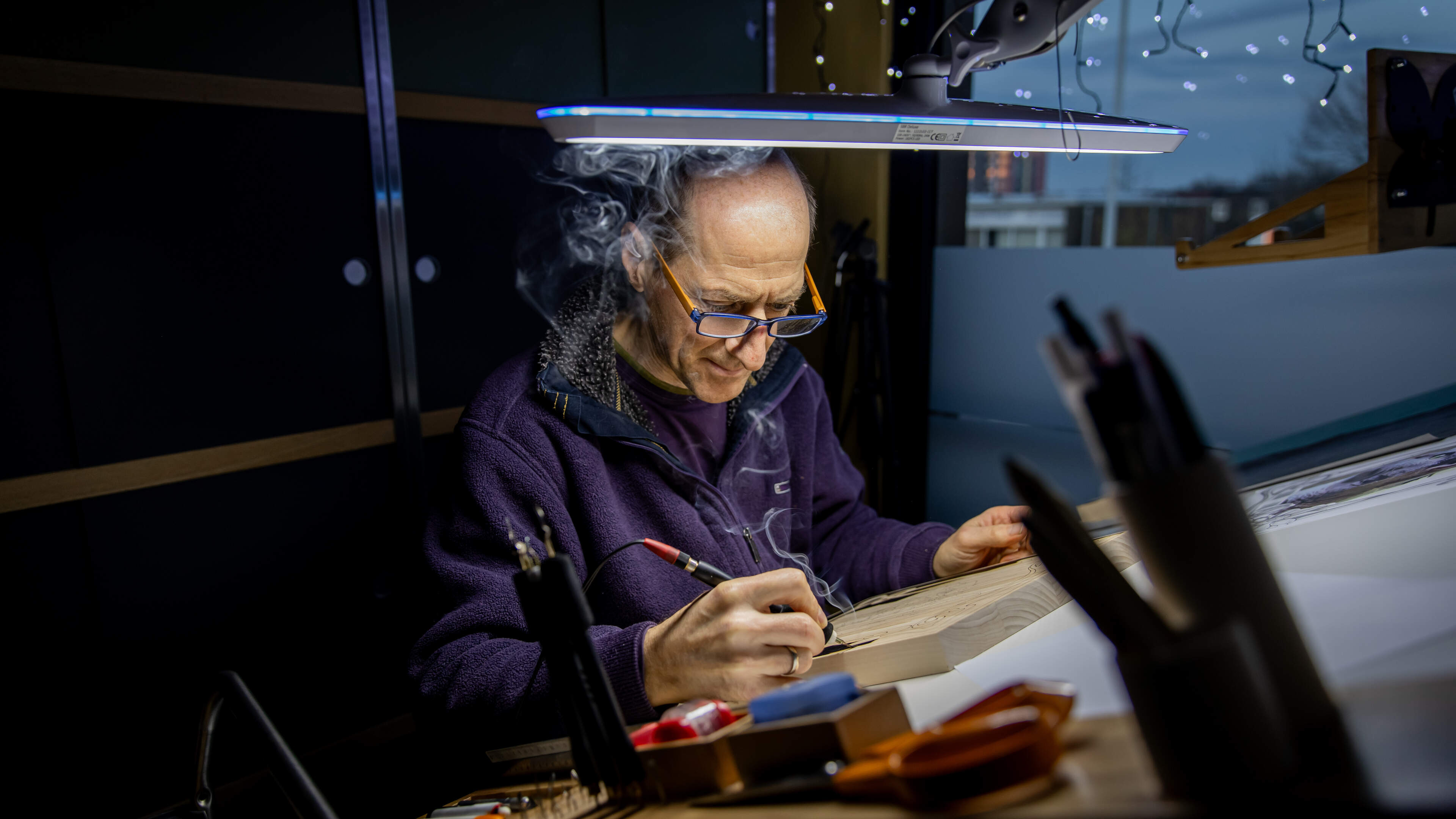 Hout- en vuurkunstenaar Ivan Govaerts erkend als ambachtsman: “Geen enkele machine kan de emotie nab