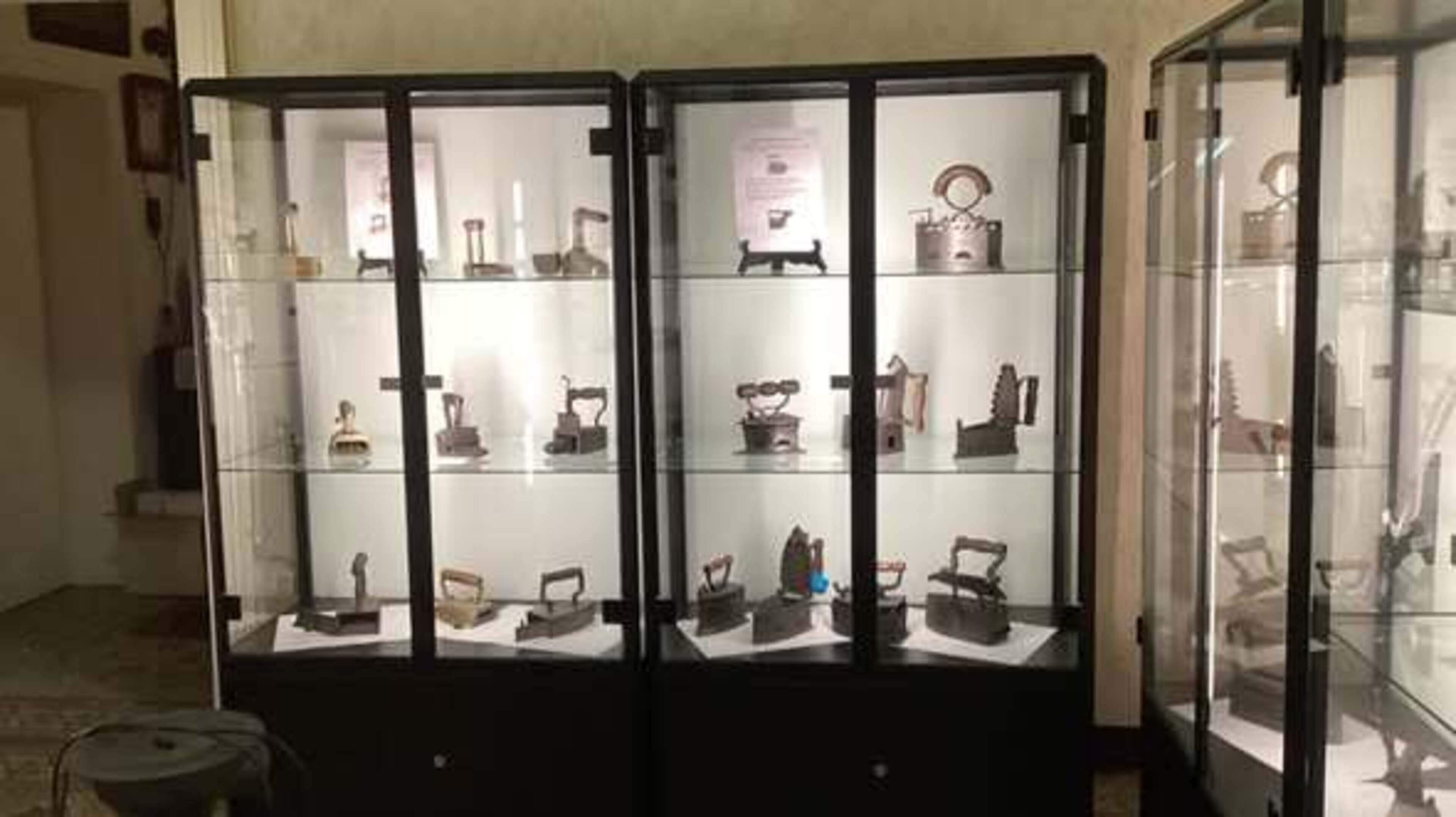 Oude strijkijzers wijden vernieuwde tentoonstellingsruimte in heemmuseum van Schelle in: “Fitness av