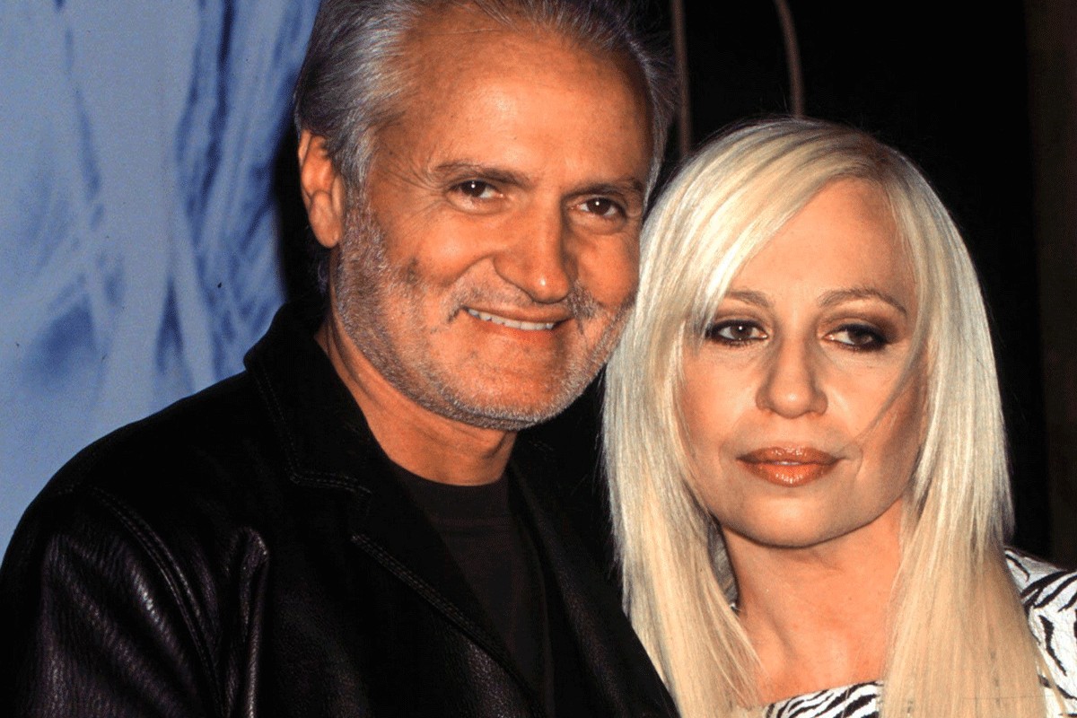 Oók Donatella Versace stopt als creatief directeur: wat is er toch aan de  hand in modeland? | Beau Monde