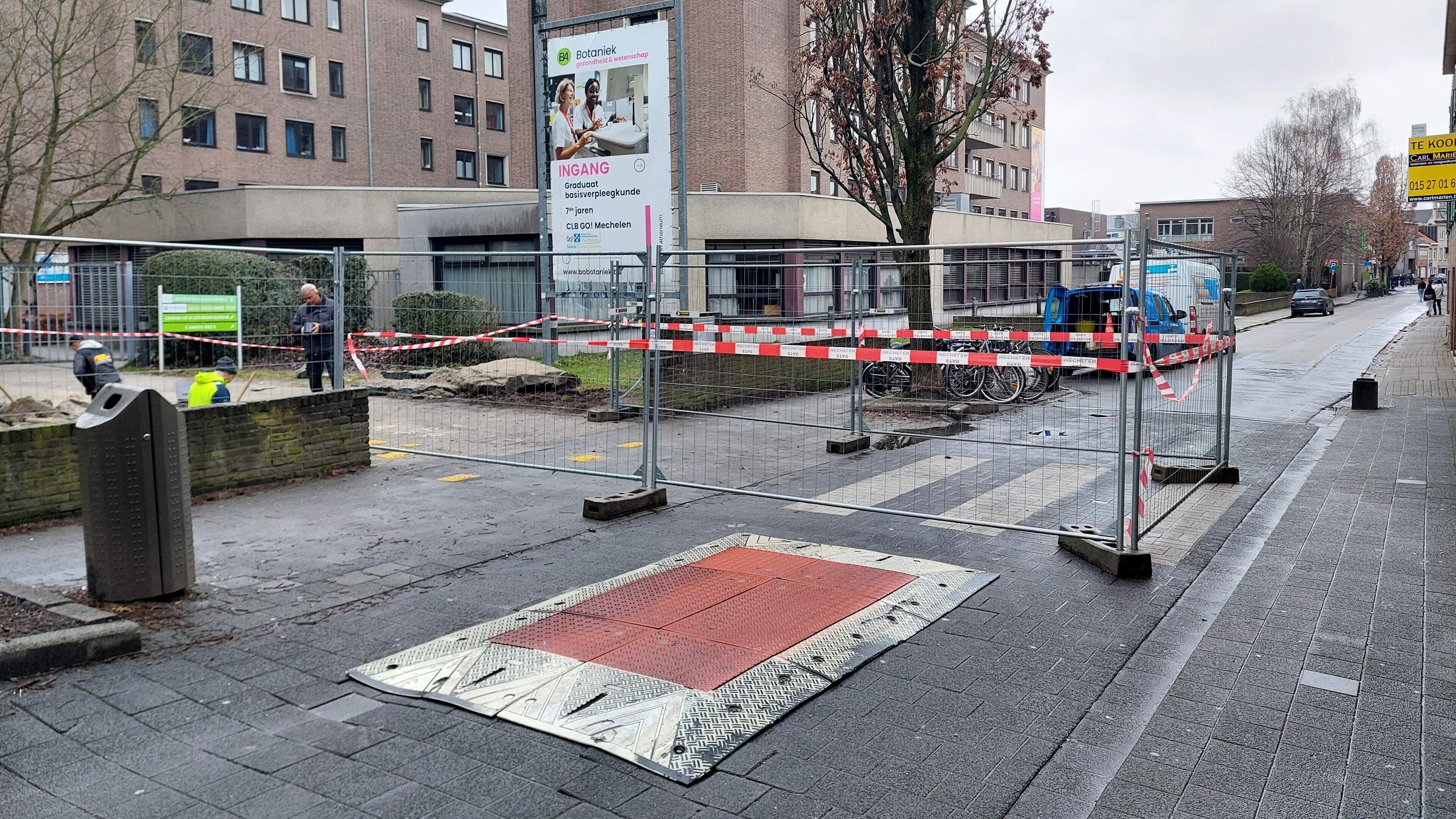 Mechelse Augustijnenstraat afgesloten door breuk in waterleiding: “Er is veel grond weggespoeld”