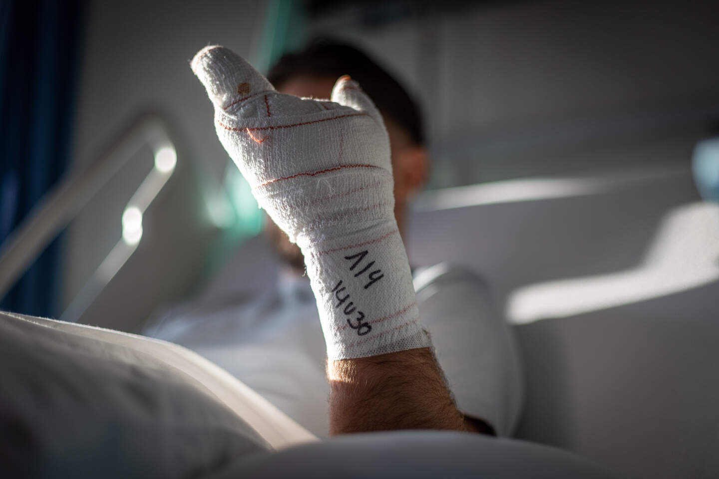 “Papa, mijn hand is eraf”: Jesse (21) verliest vingers bij ongeval met ...