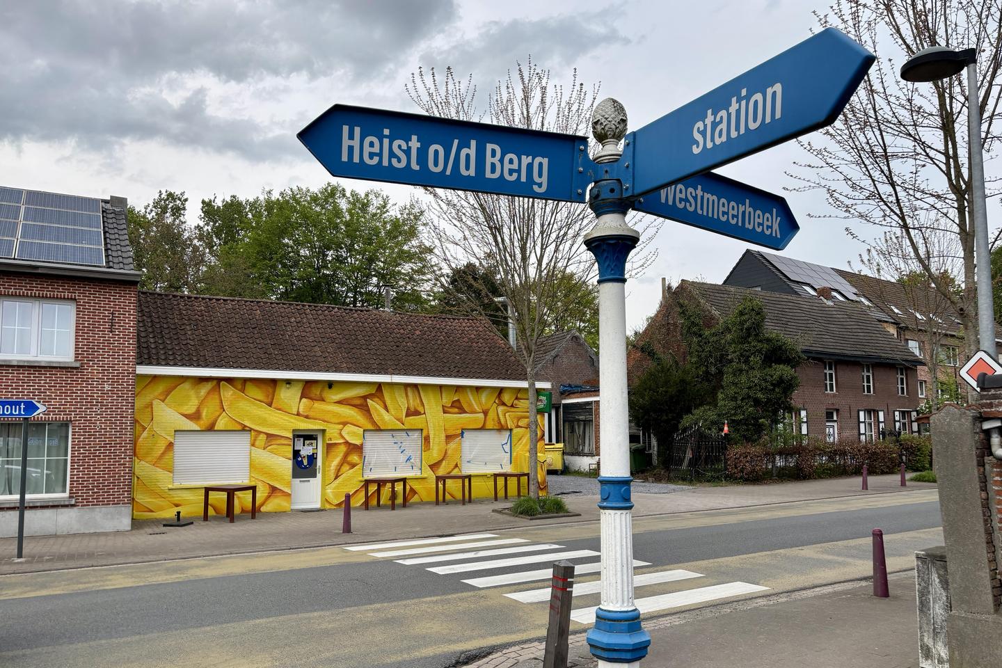 Het frituur is omgetoverd tot het kleurrijkste pand van Booischot. 