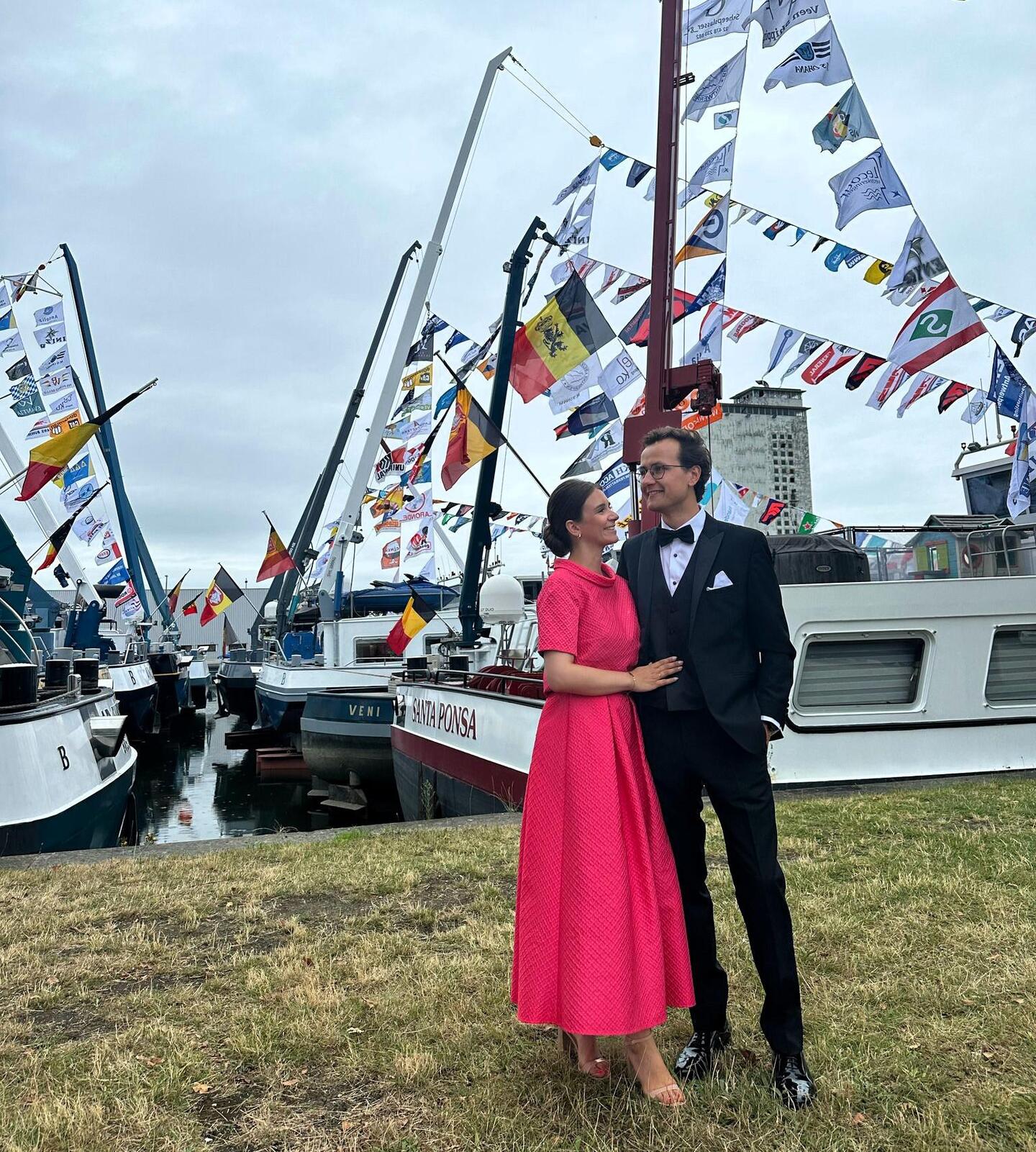 Joni en Jules bouwen schippershuwelijksfeest op het droge: goede vaart ...