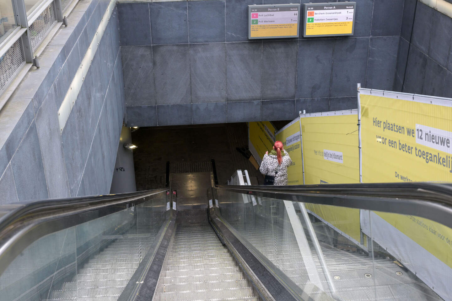 Met de roltrappen zit De Lijn wél op schema: eind dit jaar 46 nieuwe ...
