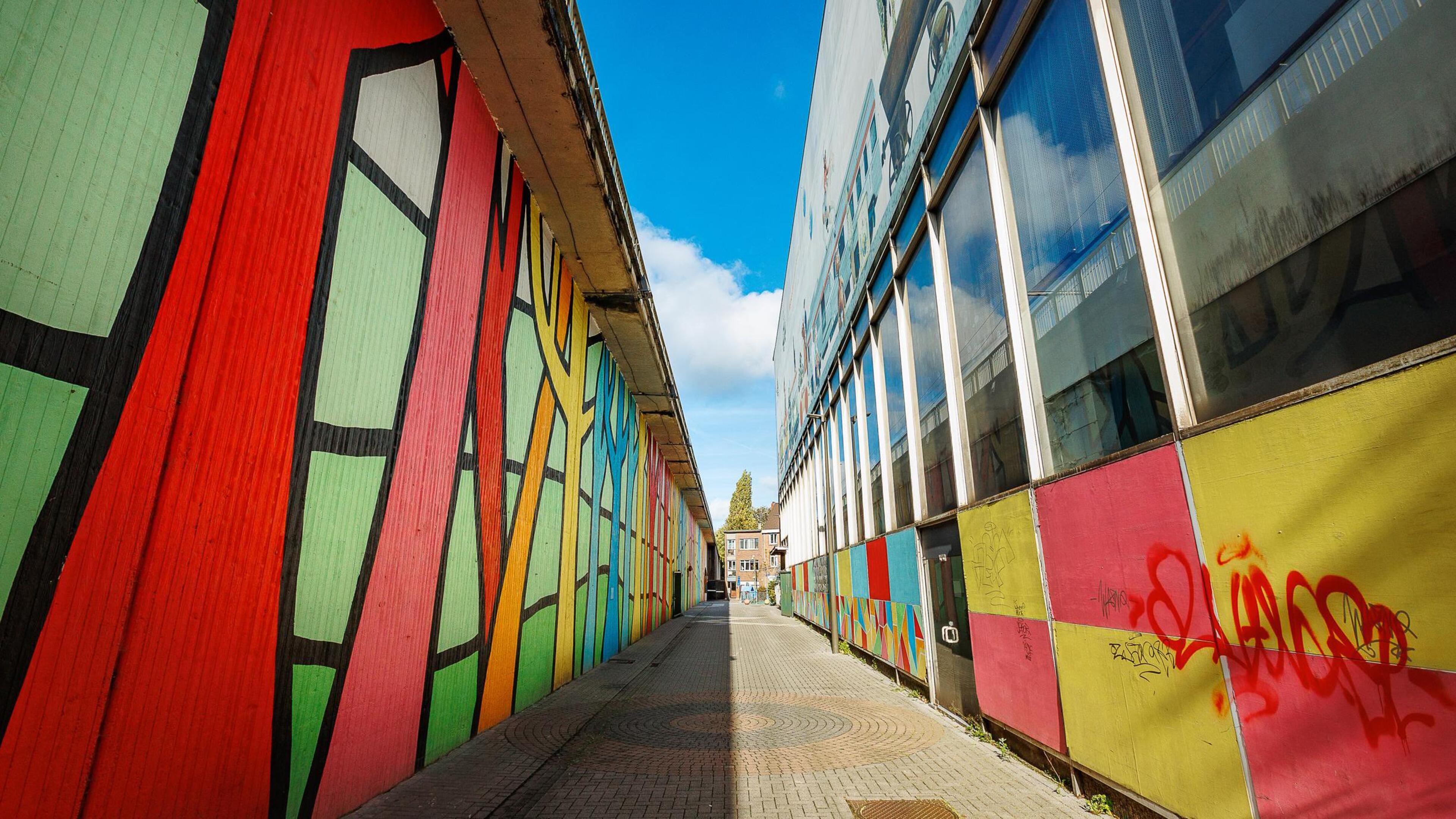 Minderjarigen spelen voor pedojager en lokken man naar Speelgoedstraatje waar hij in wurggreep wordt