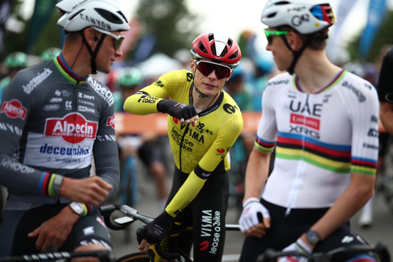 Alpecin-Deceuninck's Dutch rider Mathieu Van Der Poel (L), Team Visma-Lease a Bike's Danish rider Jonas Vingegaard and UAE Team Emirates' Slovenian rider Tadej Pogacar greet each other prior to the start of the 1st stage of the 77th edition of the Criterium du Dauphine cycling race, 195,8 km between Domérat and Montlucon, on June 8, 2025. (Photo by Anne-Christine POUJOULAT / AFP)