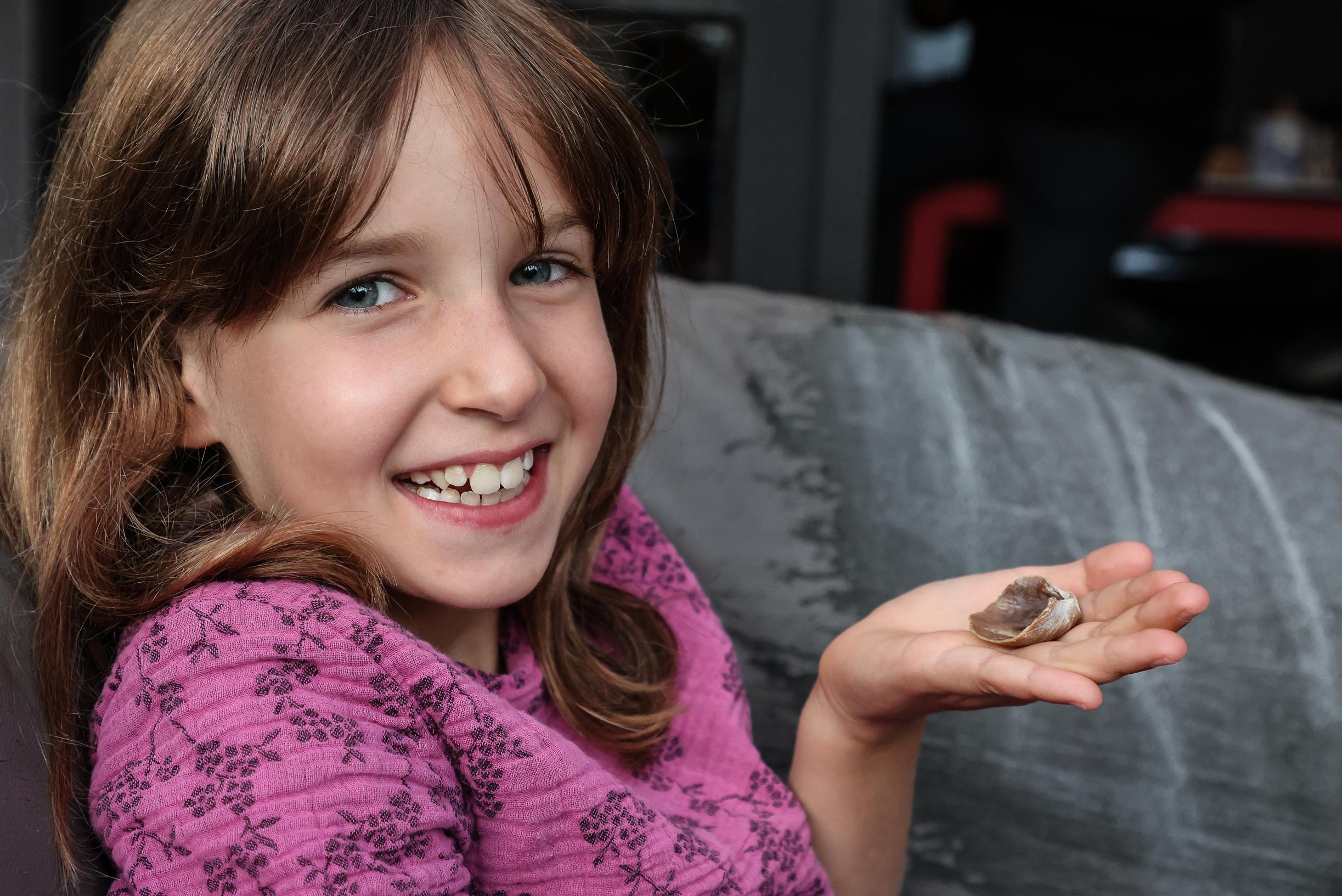 8-jarige Roos vindt opmerkelijk fossiel van 5 tot 12 miljoen jaar oud