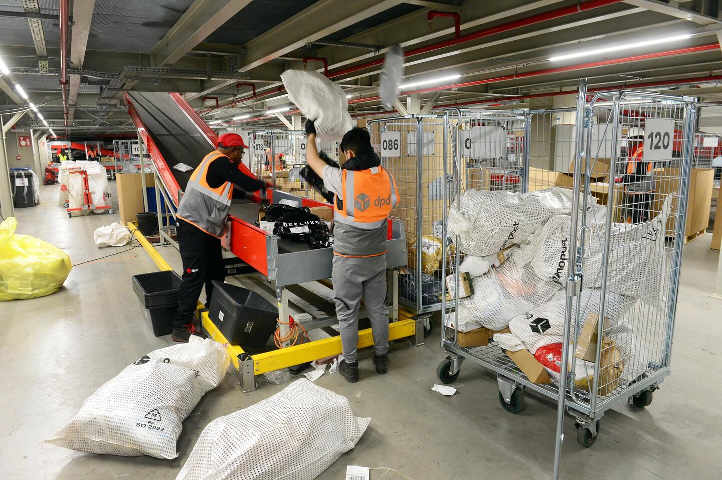 Kelly en Sonia hebben thuis hun eigen postpunt: “Om 25 euro te ...