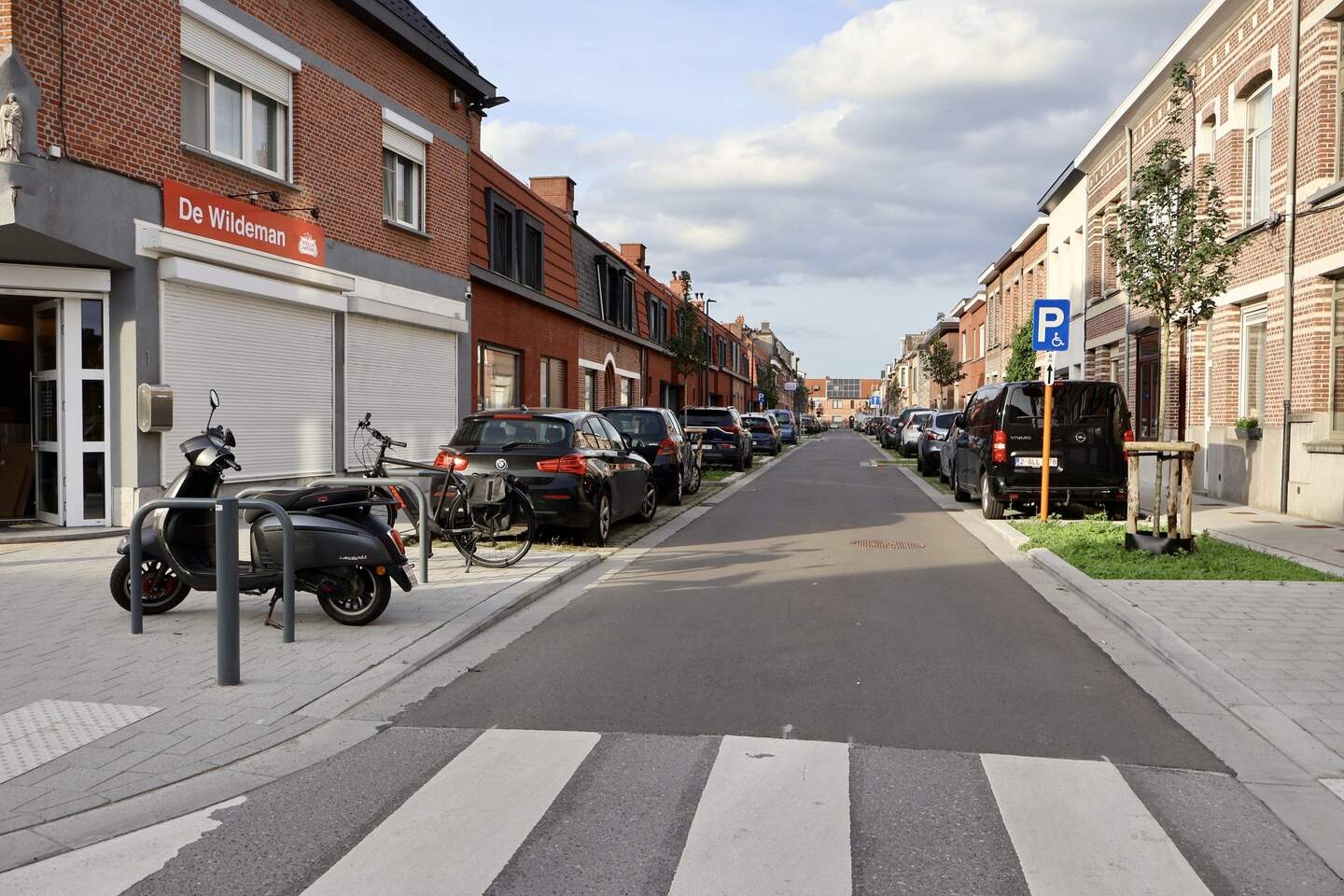 Nieuwe riolering, wadi’s en 45 bomen: heraanleg omgeving rond sporthal ...
