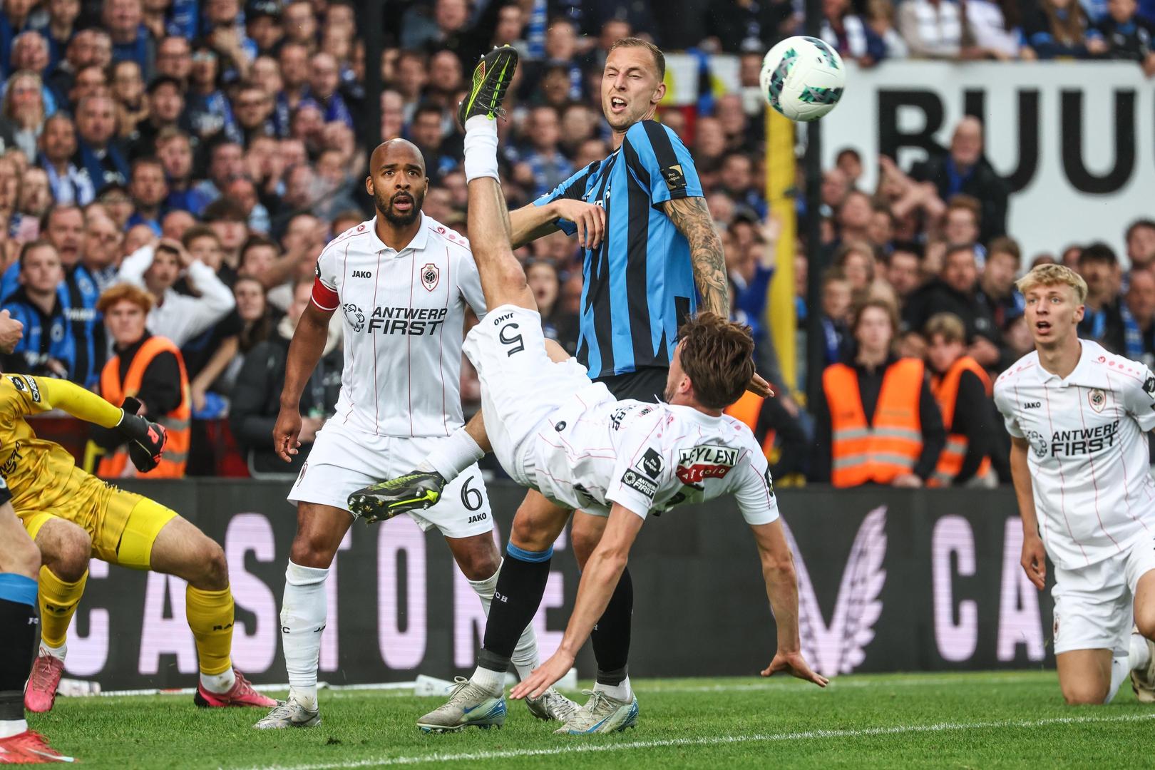 Club's Gustaf Nilsson and Antwerp's Olivier Deman fight for the ball during a soccer match between Club Brugge and Royal Antwerp FC, Sunday 25 May 2025 in Brugge, on day 10 (out of 10) of the Champions' Play-offs of the 2024-2025 'Jupiler Pro League' first division of the Belgian championship. BELGA PHOTO BRUNO FAHY
