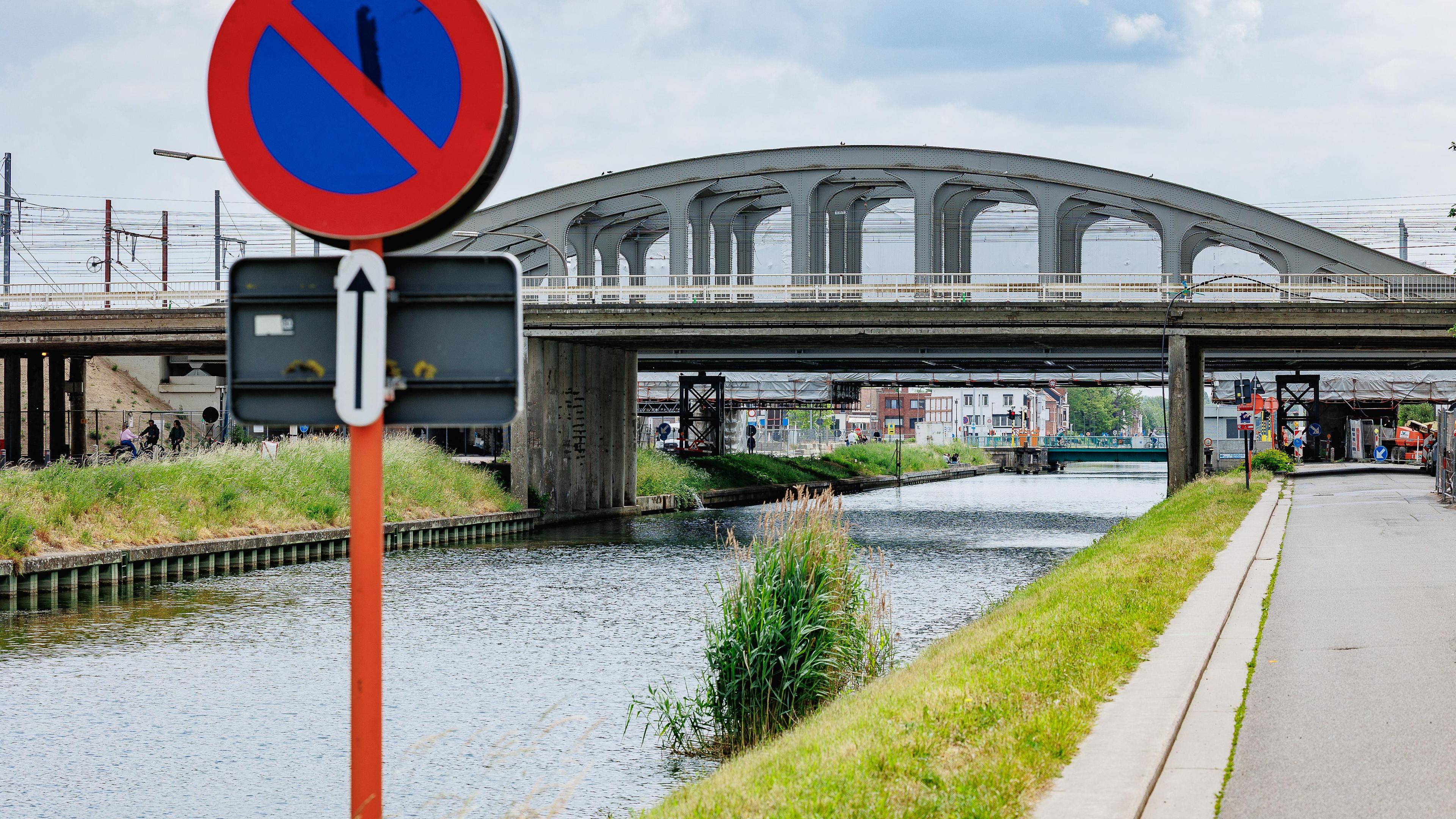 Restauratie historische spoorwegbrug zorgt hele zomer voor minder treinen tussen Antwerpen en Brusse
