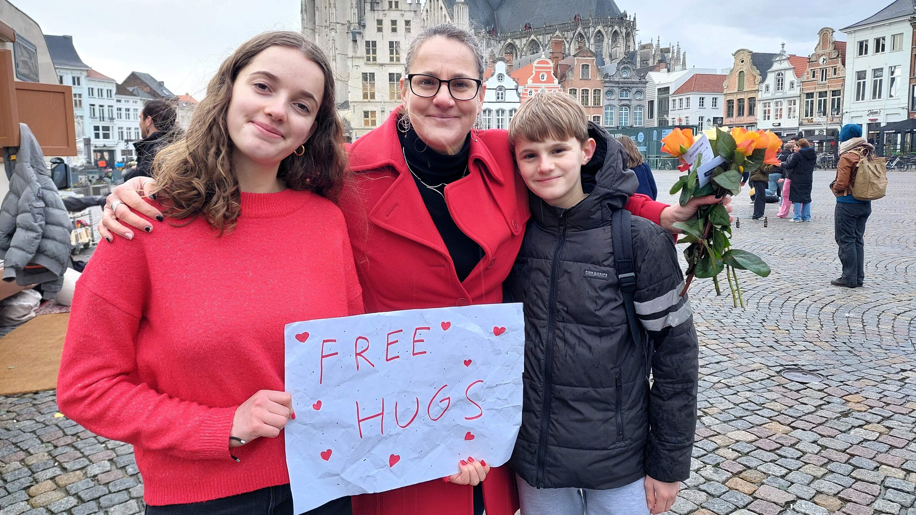 SAFE College deelt rozen uit aan voorbijgangers op Grote Markt: “Tonen dat er altijd liefde is, ook 