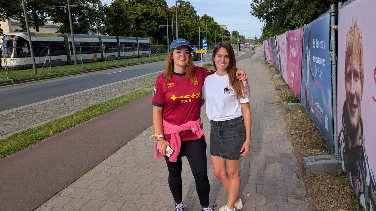 Ed Sheeran Fans Slapen Twee Dagen Lang Voor Platina Tickets! Jeanine en Tara Zijn Eerste in de Rij