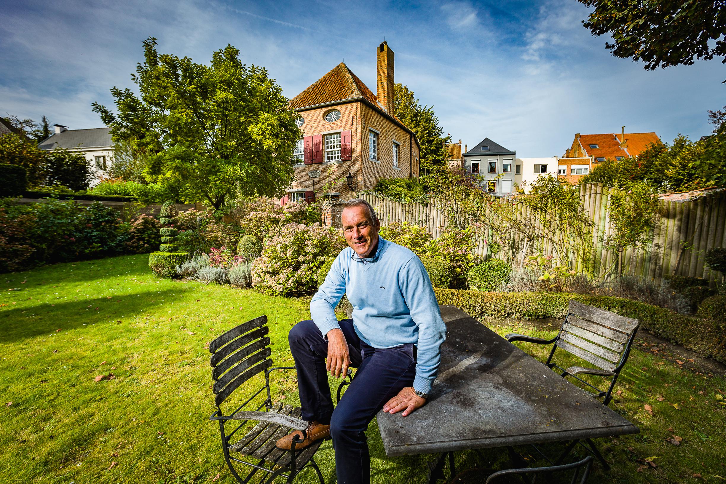 Eeuwenoude stadsboerderij met riante tuin in hartje Mechelen staat te ...