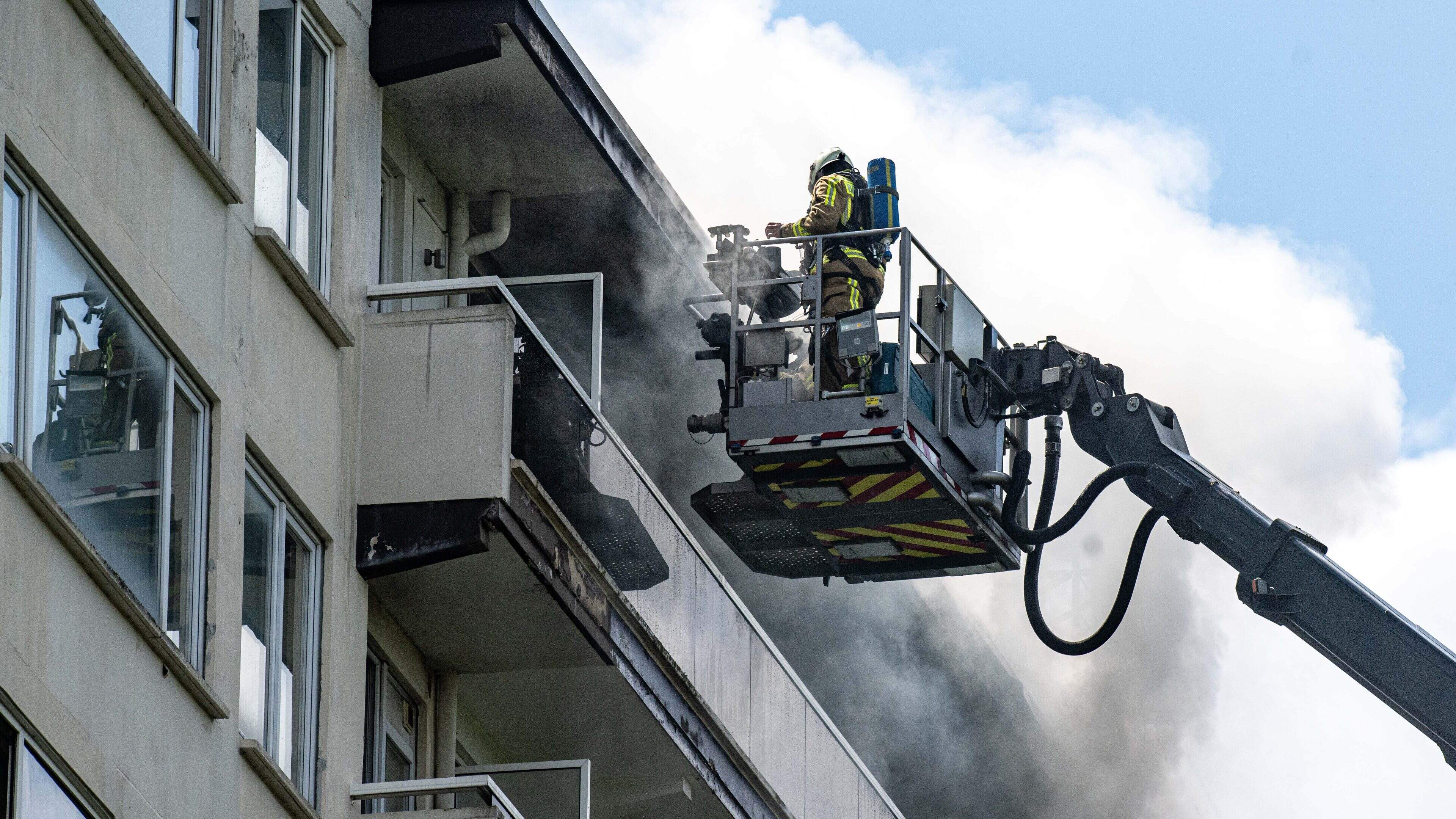 Twee doden en acht gewonden na zware brand in Schaarbeek, “de menselijke balans is bijzonder zwaar”