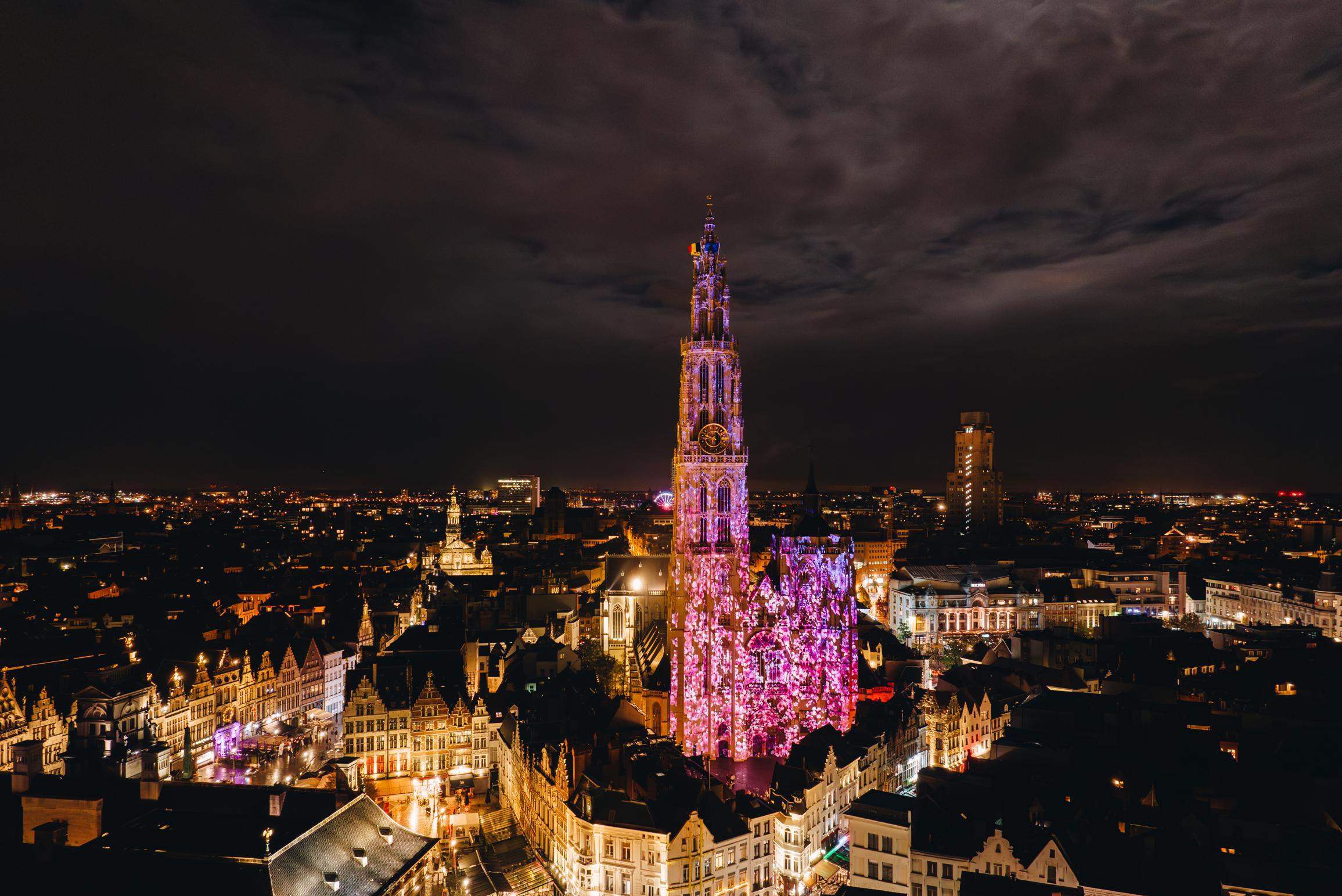 IN BEELD. Kijk hier naar de GVA-projectie op de Antwerpse kathedraal en