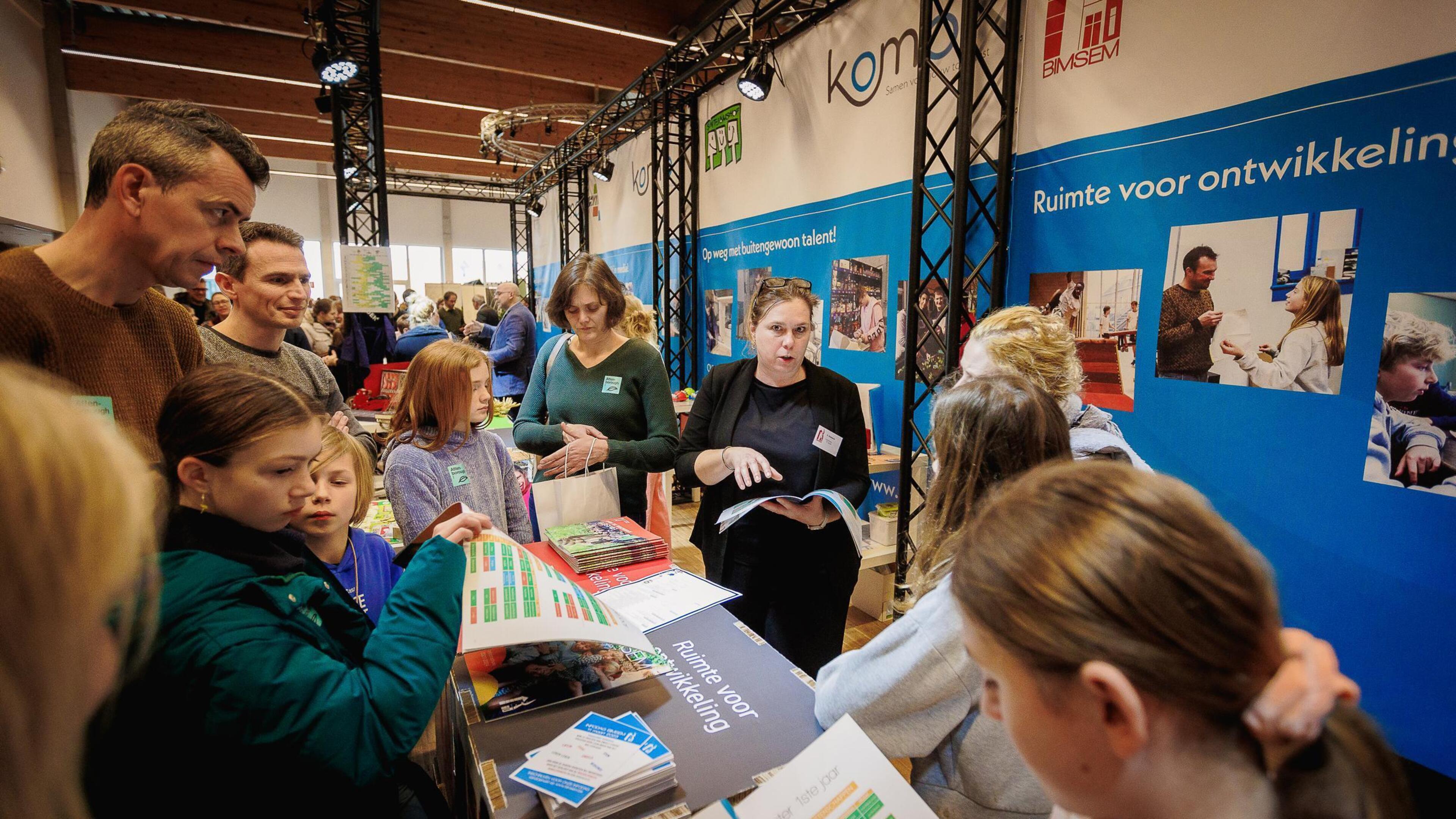 Regionale Onderwijsbeurs brengt dertig secundaire scholen samen: “Een goede school- en studiekeuze i
