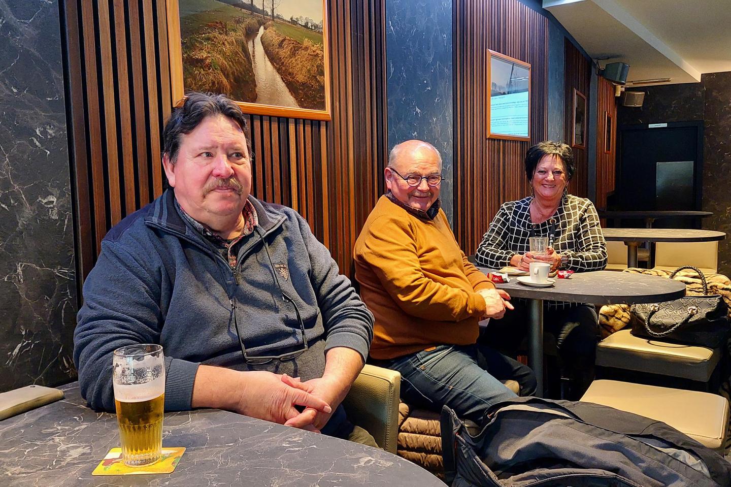 Café De 7 Nethen mikt op een gemengd publiek van oud en jong: rustig genieten overdag en vrolijk feesten op vrijdag- en zaterdagavond.