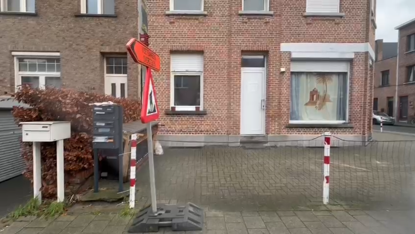 Jongetje (12) in levensgevaar aangetroffen in kelder in Deurne, moeder en  stiefvader na verhoor vrijgelaten | GVA