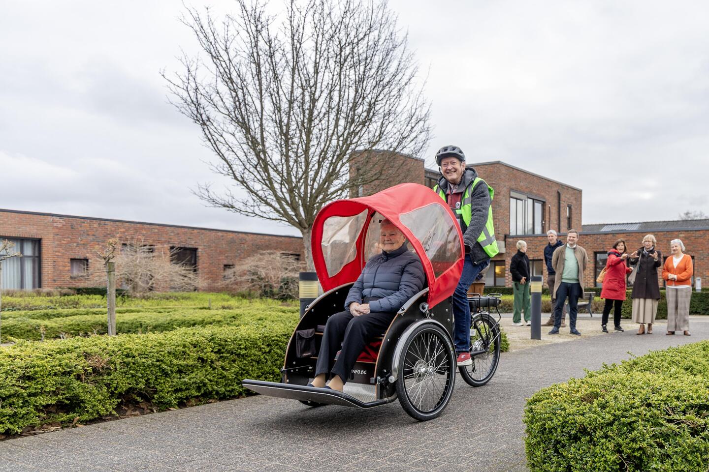 Minder mobiele inwoners van Bonheiden kunnen voortaan rekenen op ritje ...