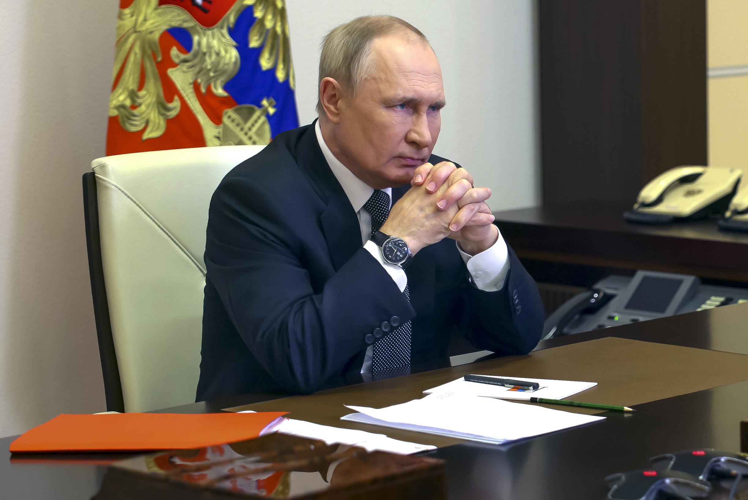 Poetin kondigt staat van beleg af in Cherson, waar burgers massaal