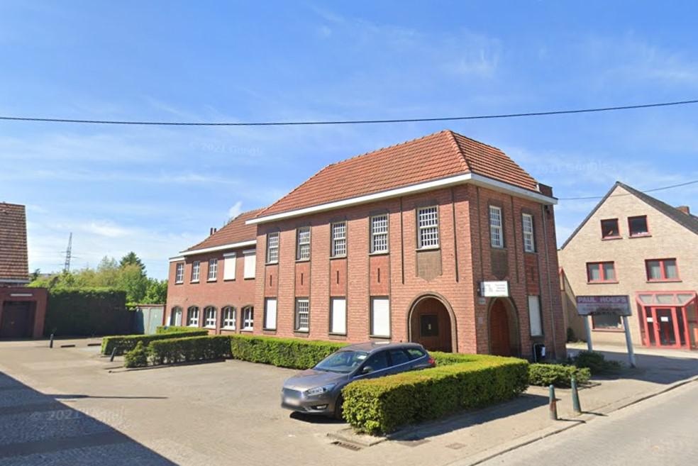 Oude pastorie Den Hout na tien jaar toch verkocht: ondernemersfamilie brengt bod uit