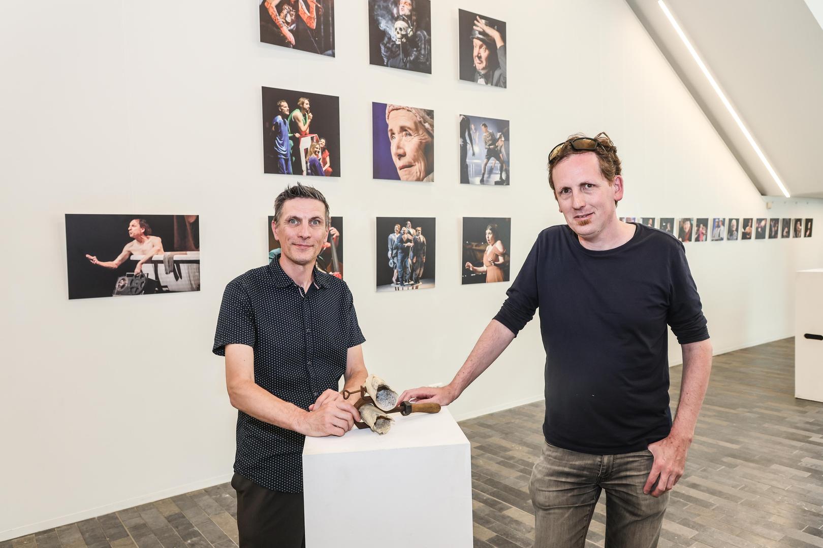 Broers Luk en Jan Vilain leven met het Usher-syndroom. Onlangs brachten ze hun kunstwerken samen. 