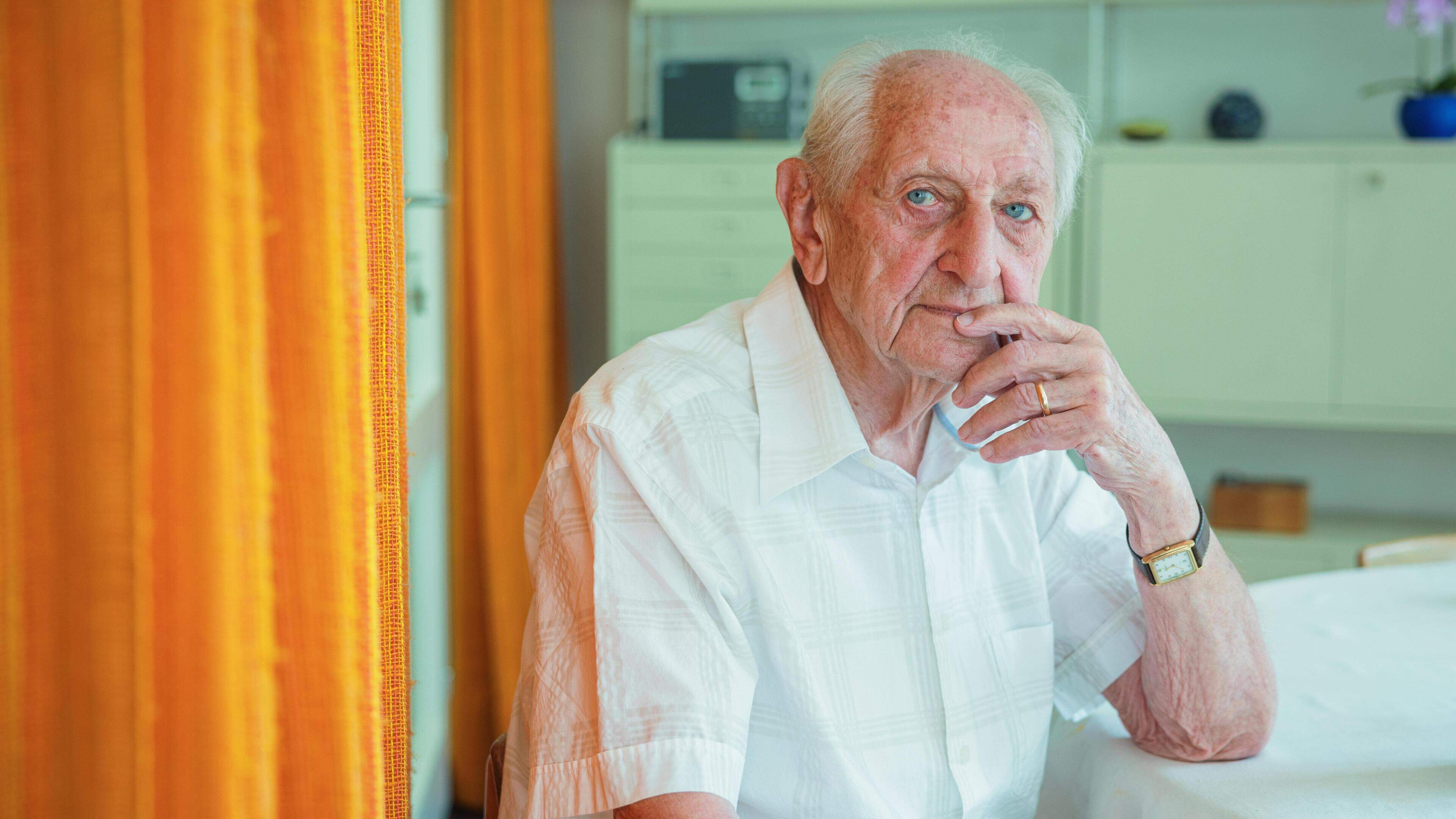Ray Verhaeghe, Albert uit 'Familie', wordt 100 jaar: “Het is geen krachttoer, maar een kwestie van geluk” | GVA