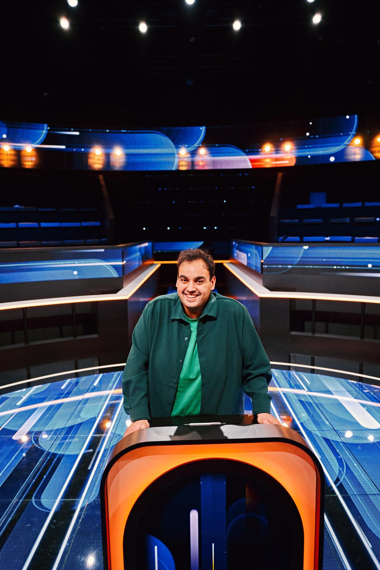 Kamal Kharmach debuteert als presentator van ‘1 jaar gratis’: “De druk ...