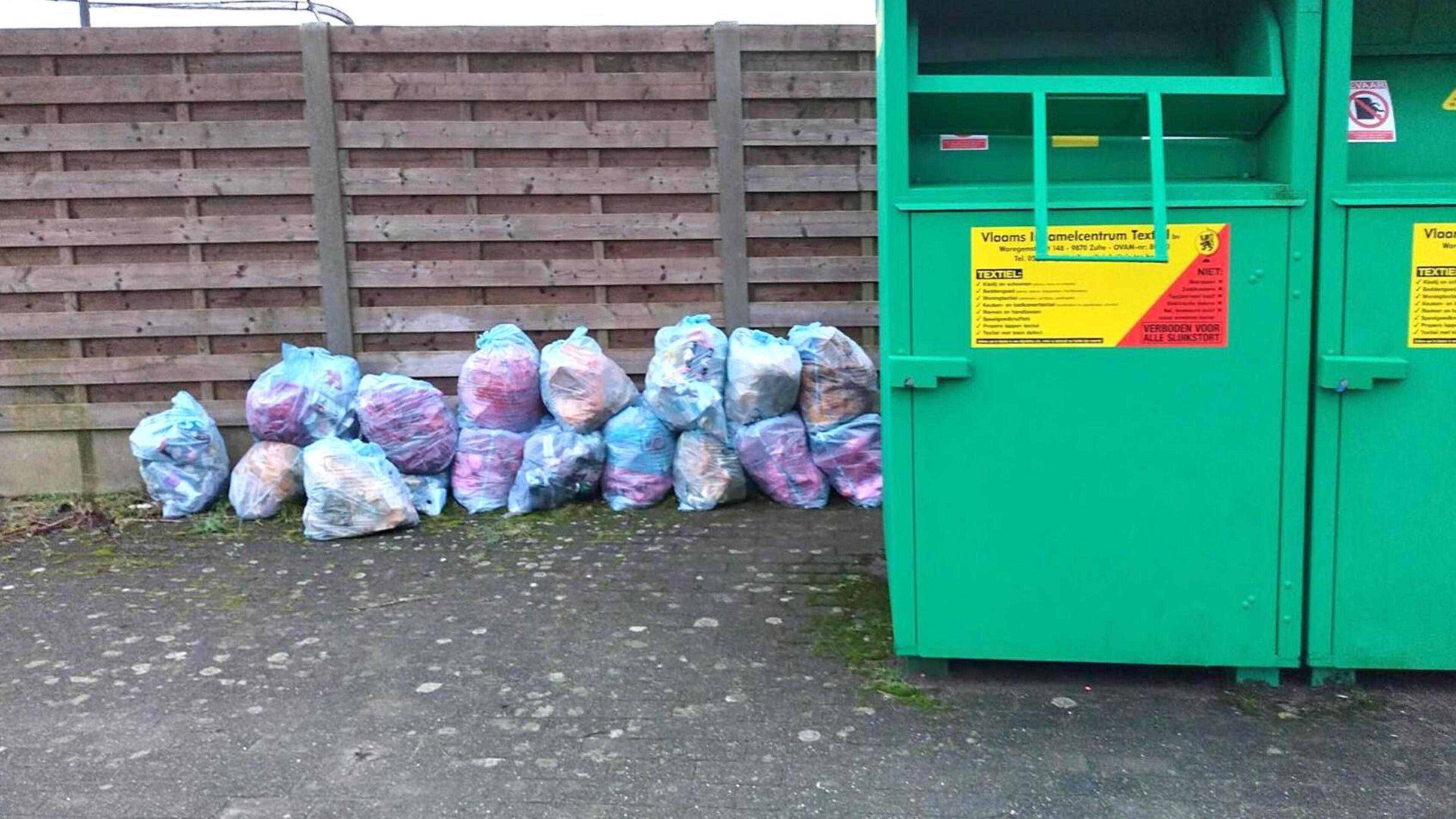 Gemeente Malle bant kledingcontainers