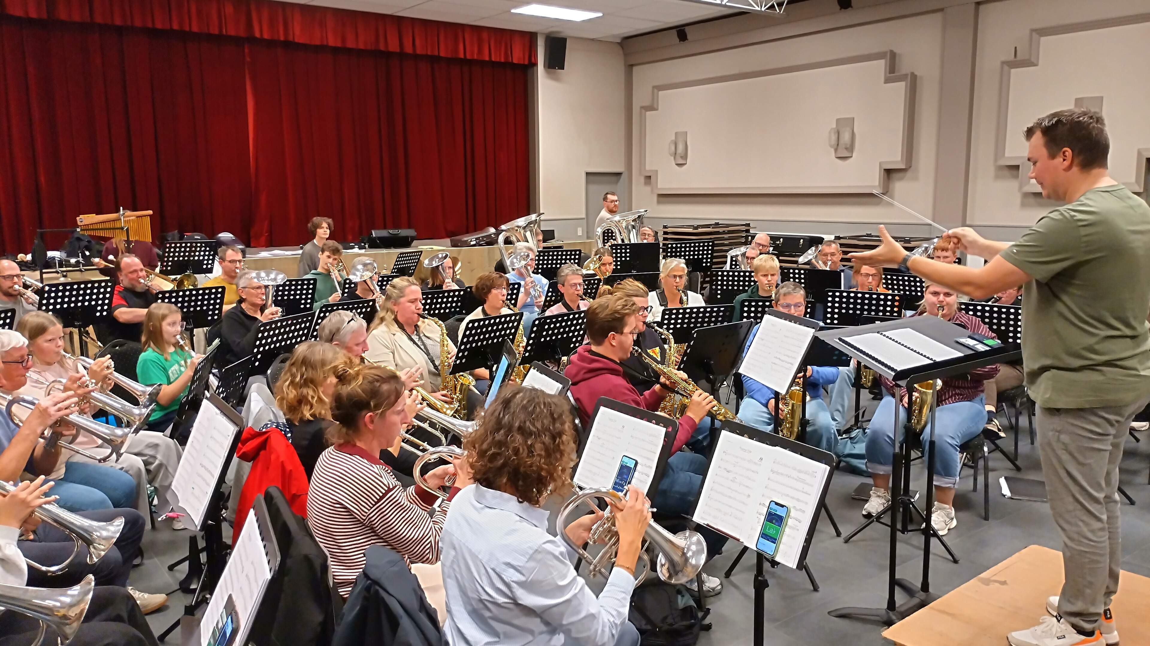 Fanfare Vermaak Na Arbeid repeteert weer na busbrand : “Tranen in de ogen tijdens de eerste muziekstukken”