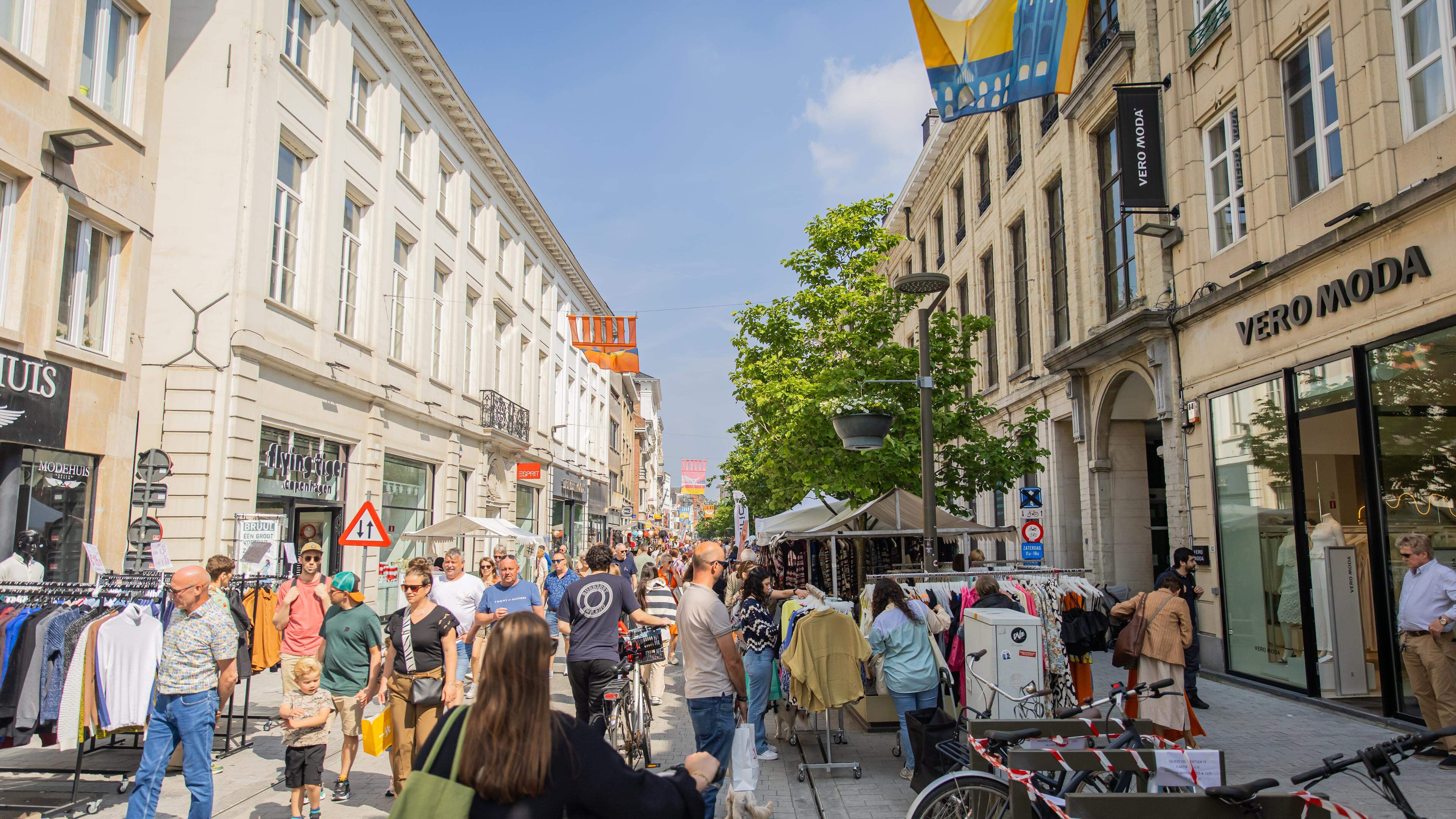 Stad en handelaars tevreden over lentebraderie: “De koopzondag was een schot in de roos”